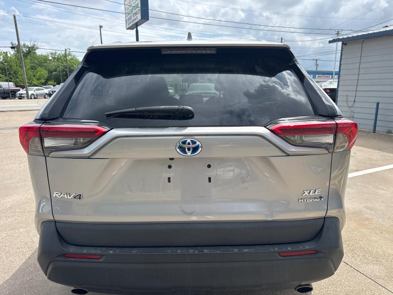 Toyota RAV4 Hybrid XLE 2021