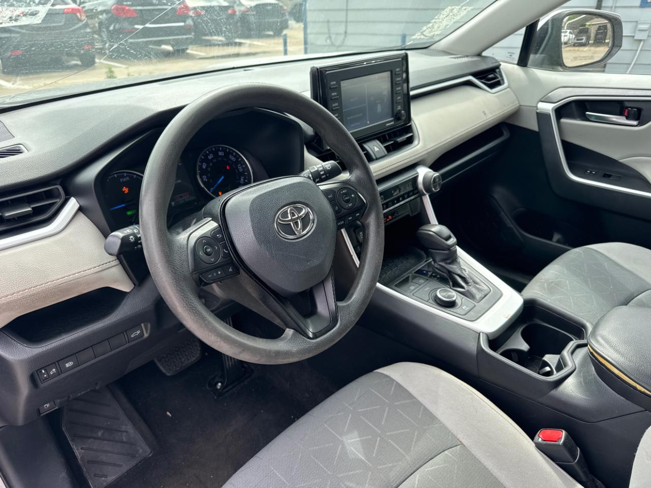 Toyota RAV4 Hybrid XLE 2021