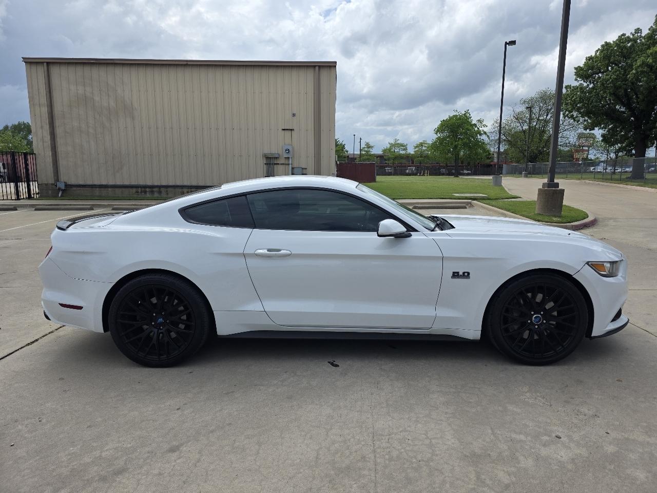Ford Mustang GT Premium Coupe 2017