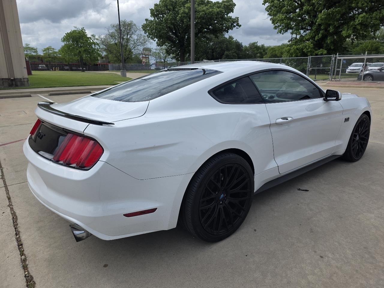Ford Mustang GT Premium Coupe 2017