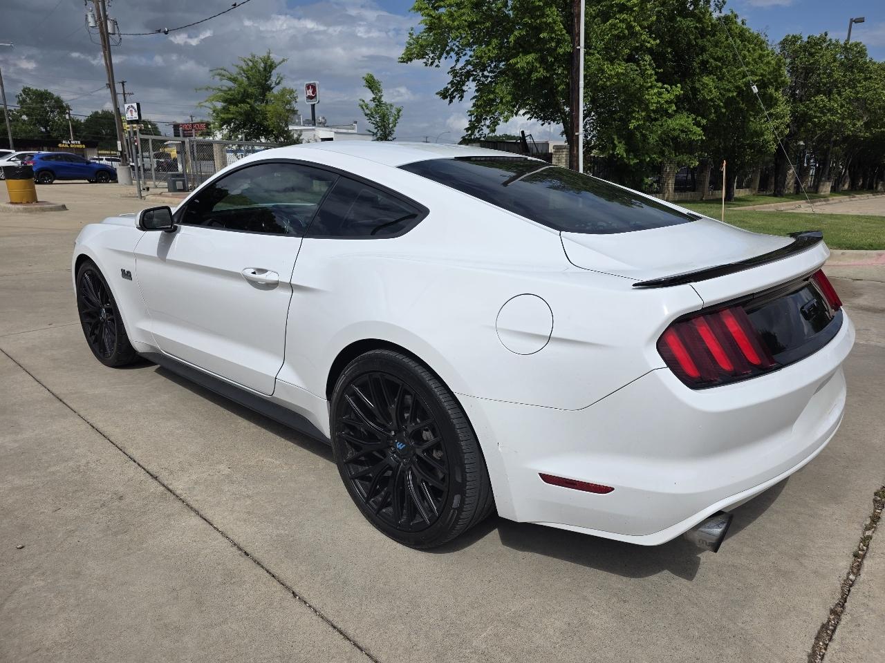 Ford Mustang GT Premium Coupe 2017
