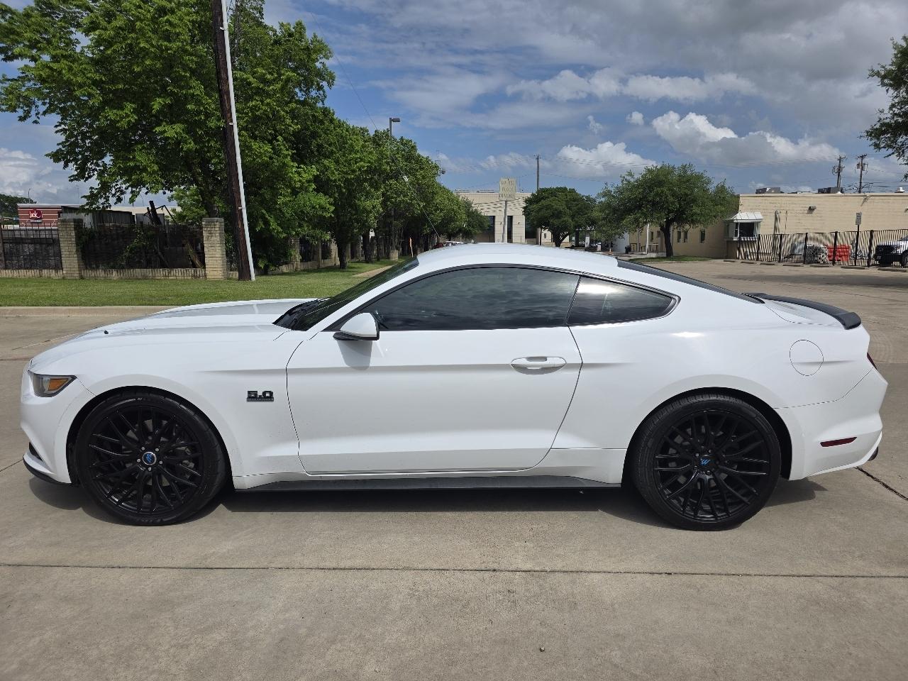 Ford Mustang GT Premium Coupe 2017