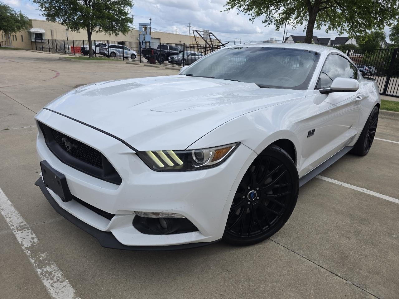 Ford Mustang GT Premium Coupe 2017