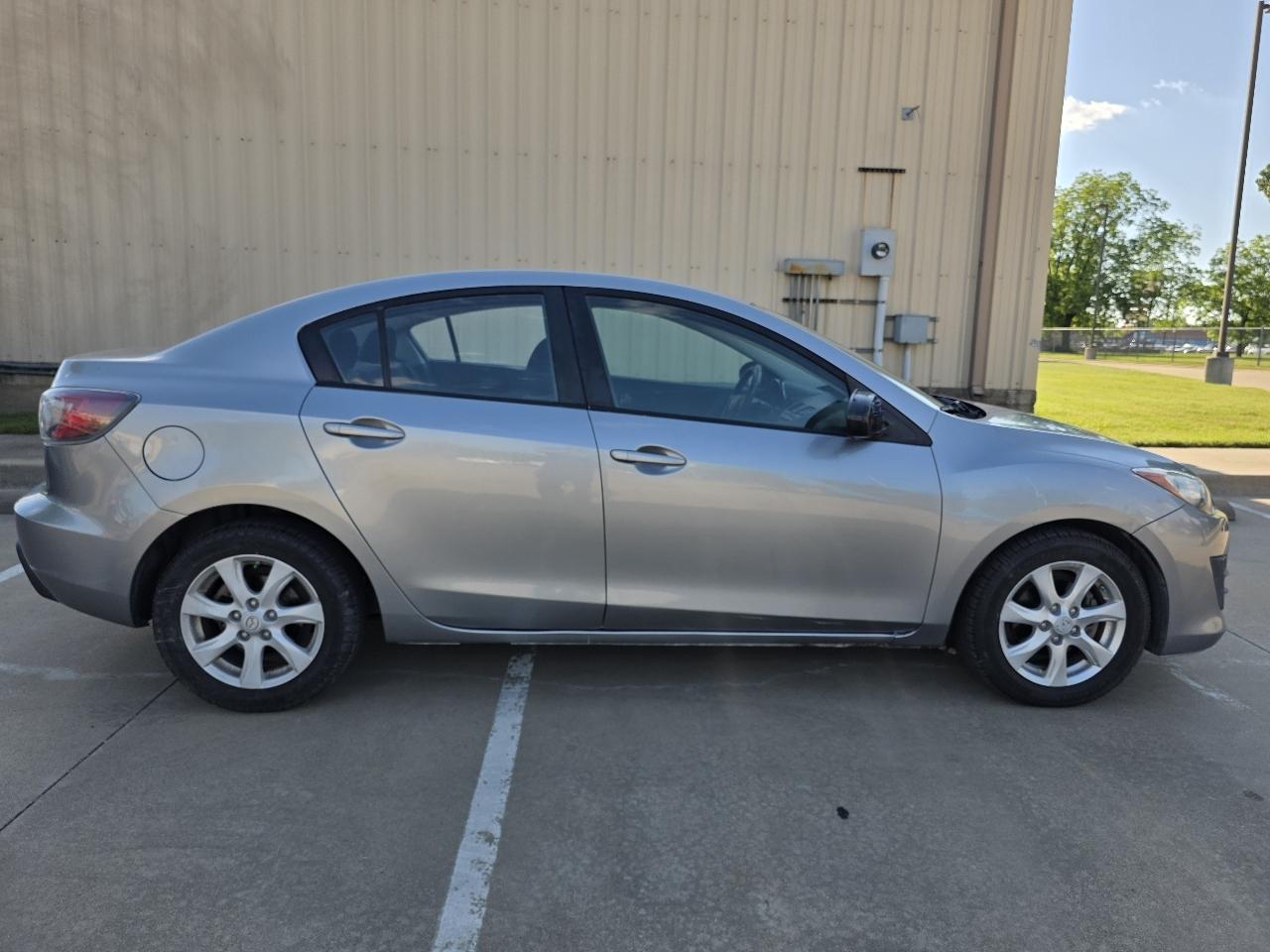 Mazda MAZDA3 i Touring 4-door 2010