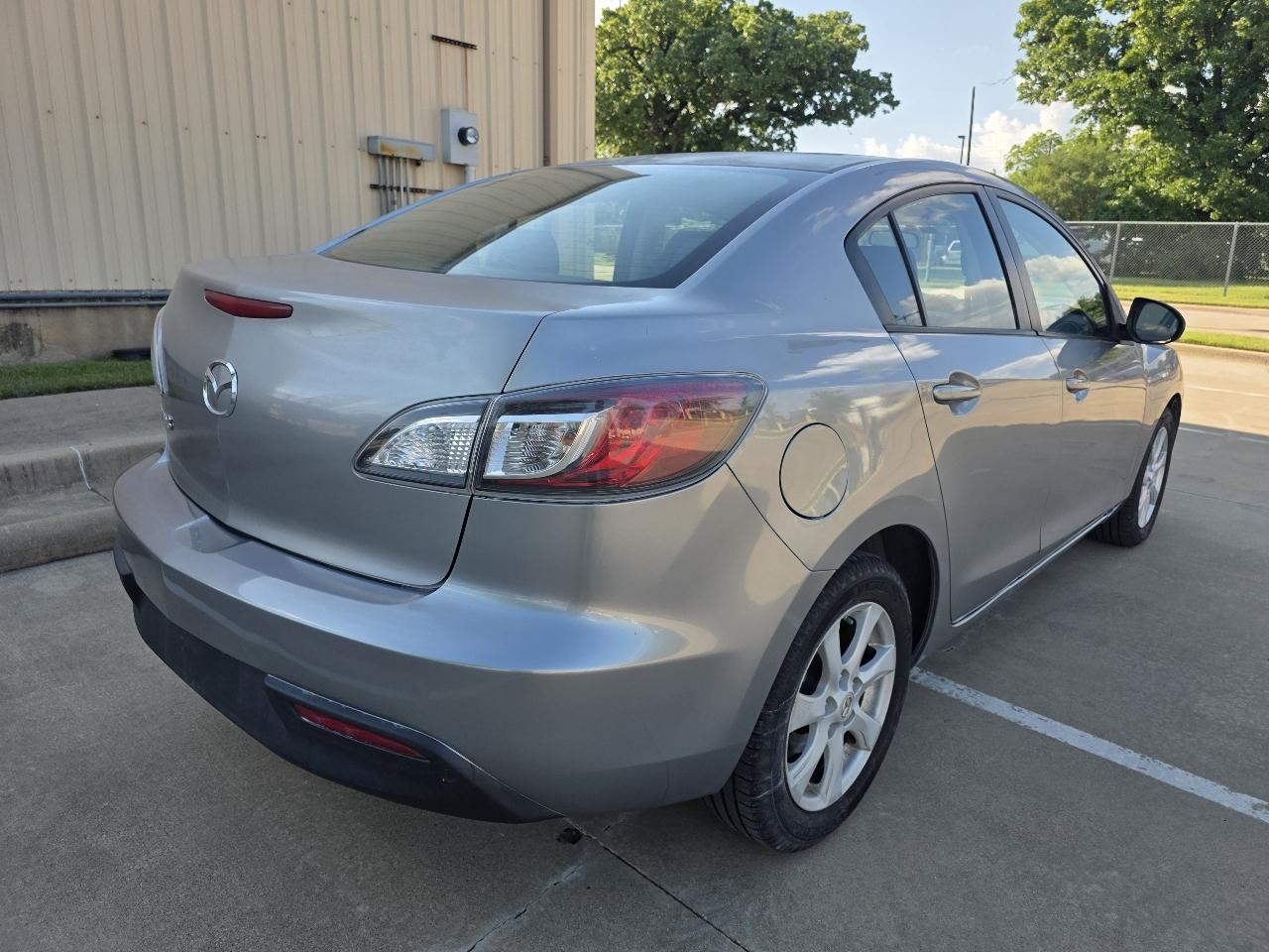 Mazda MAZDA3 i Touring 4-door 2010