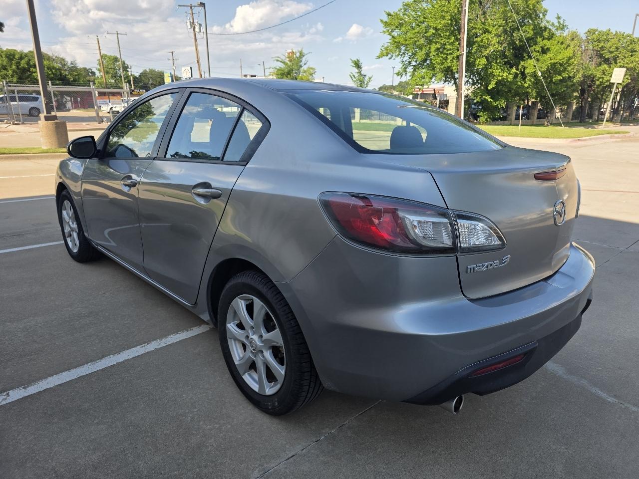 Mazda MAZDA3 i Touring 4-door 2010