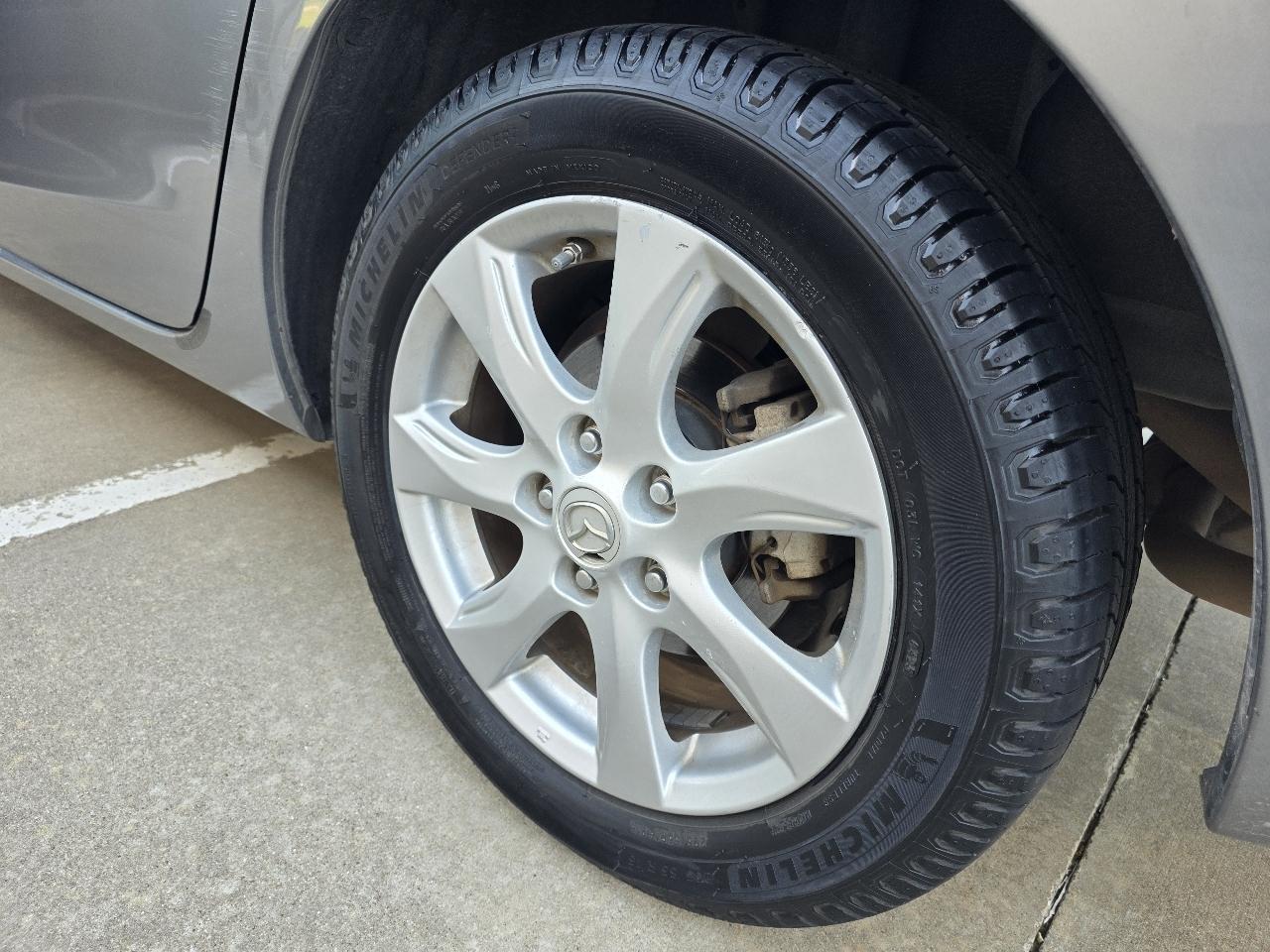 Mazda MAZDA3 i Touring 4-door 2010