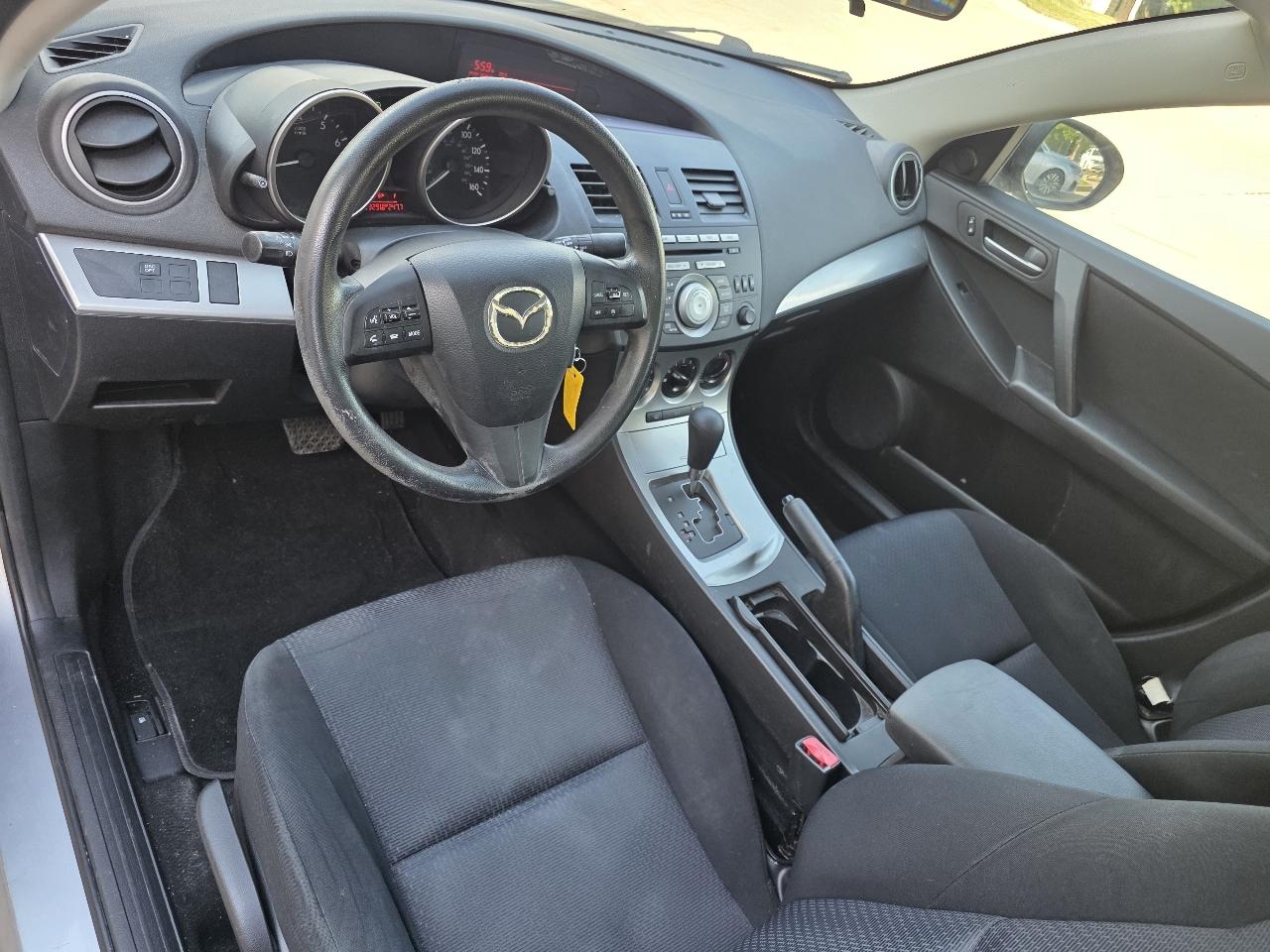 Mazda MAZDA3 i Touring 4-door 2010