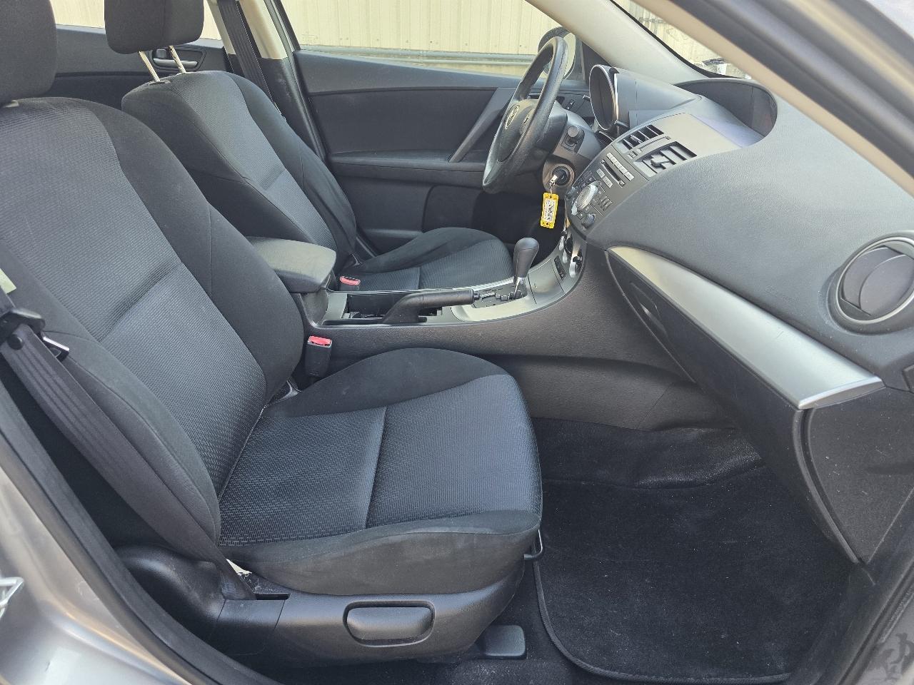 Mazda MAZDA3 i Touring 4-door 2010