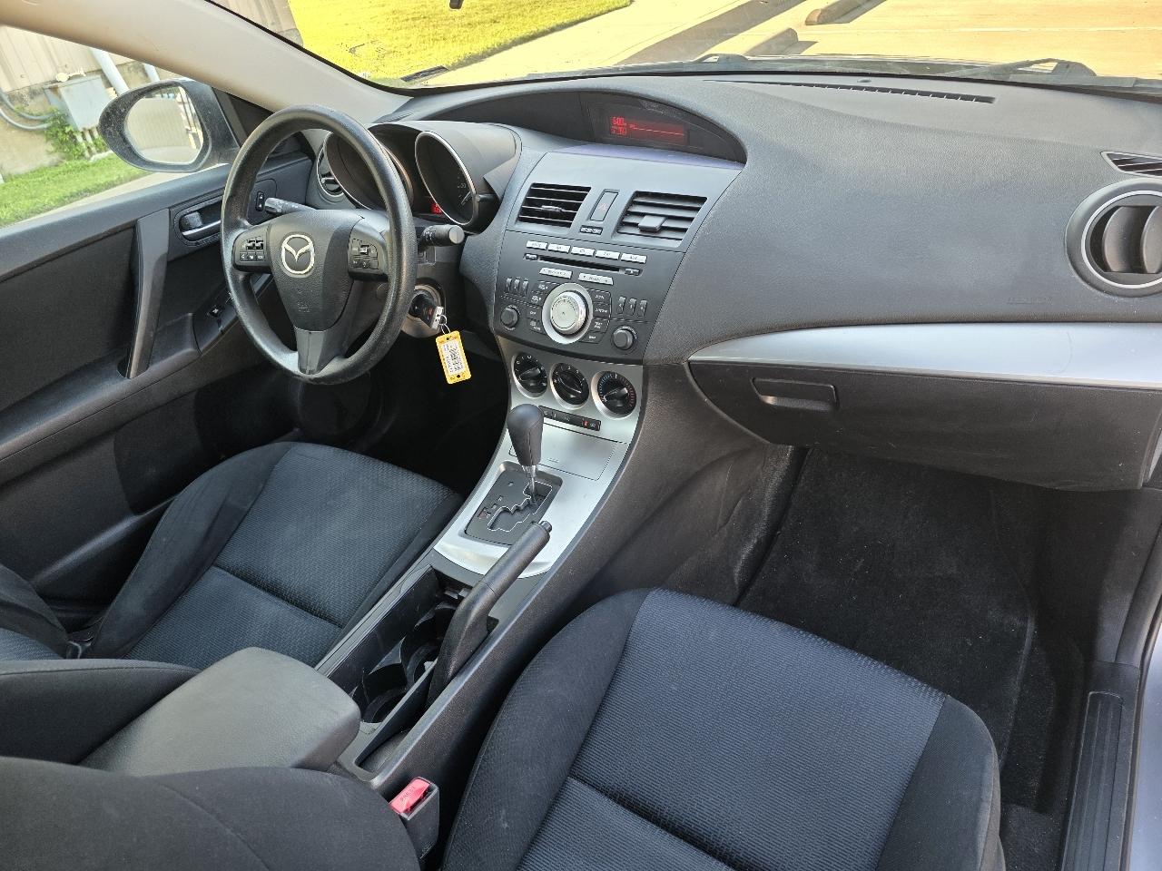 Mazda MAZDA3 i Touring 4-door 2010