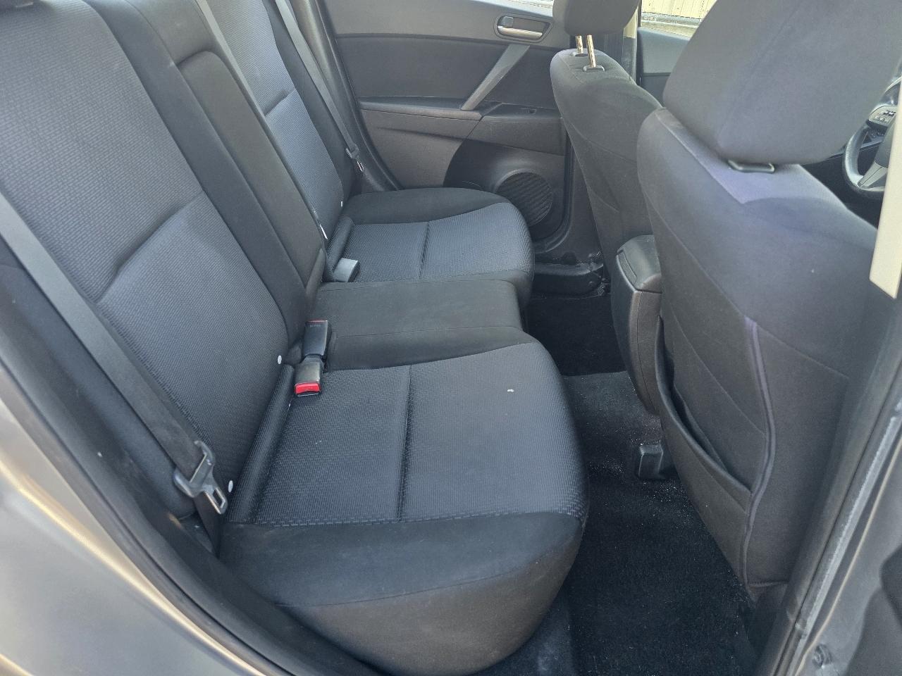 Mazda MAZDA3 i Touring 4-door 2010