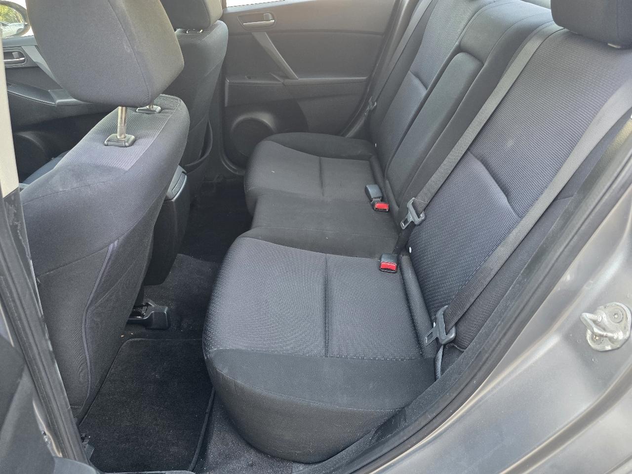 Mazda MAZDA3 i Touring 4-door 2010