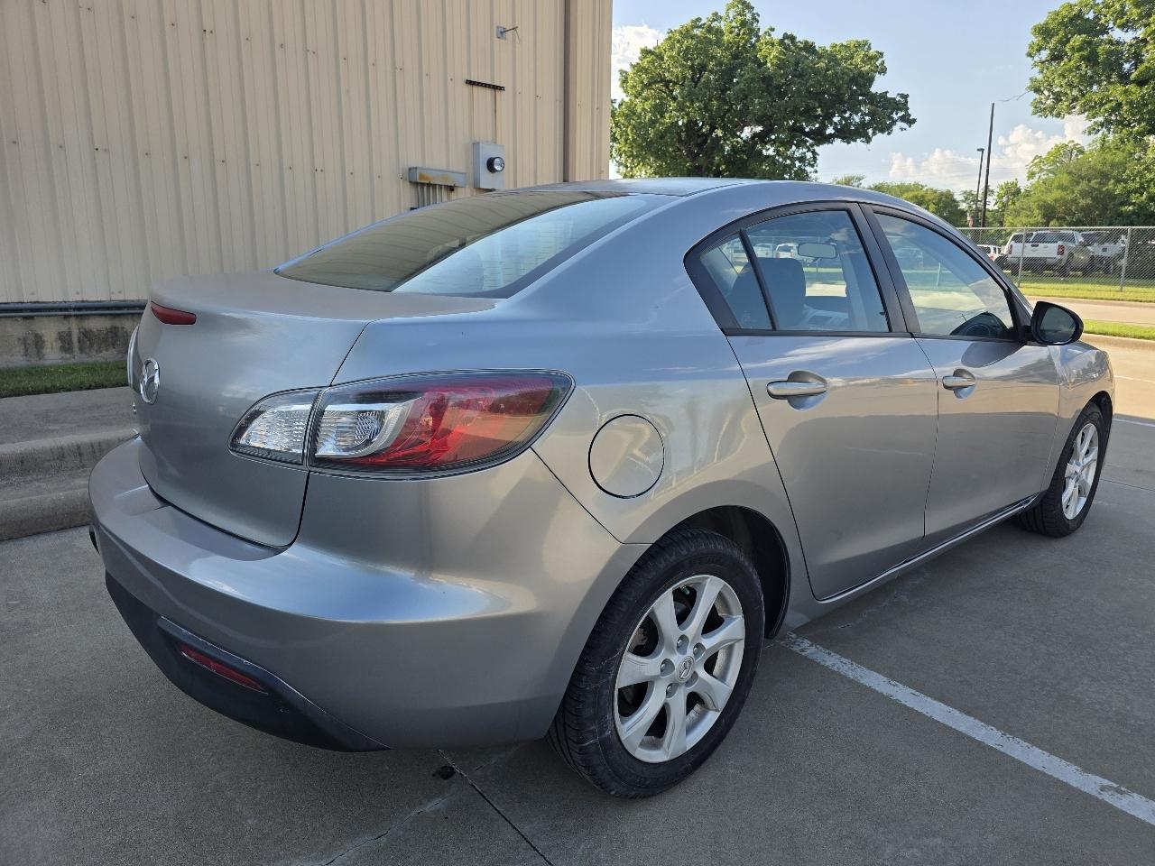Mazda MAZDA3 i Touring 4-door 2010