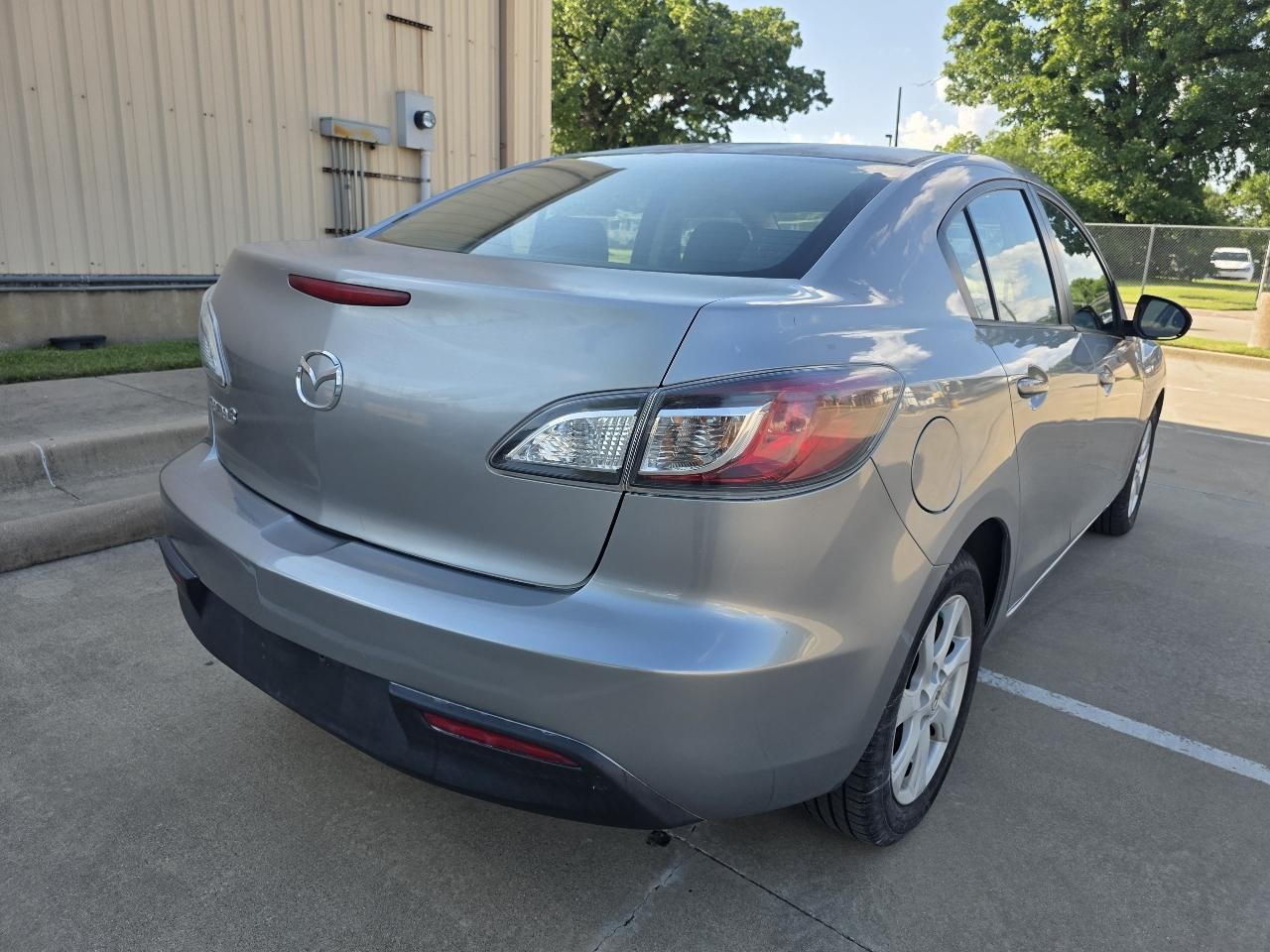 Mazda MAZDA3 i Touring 4-door 2010