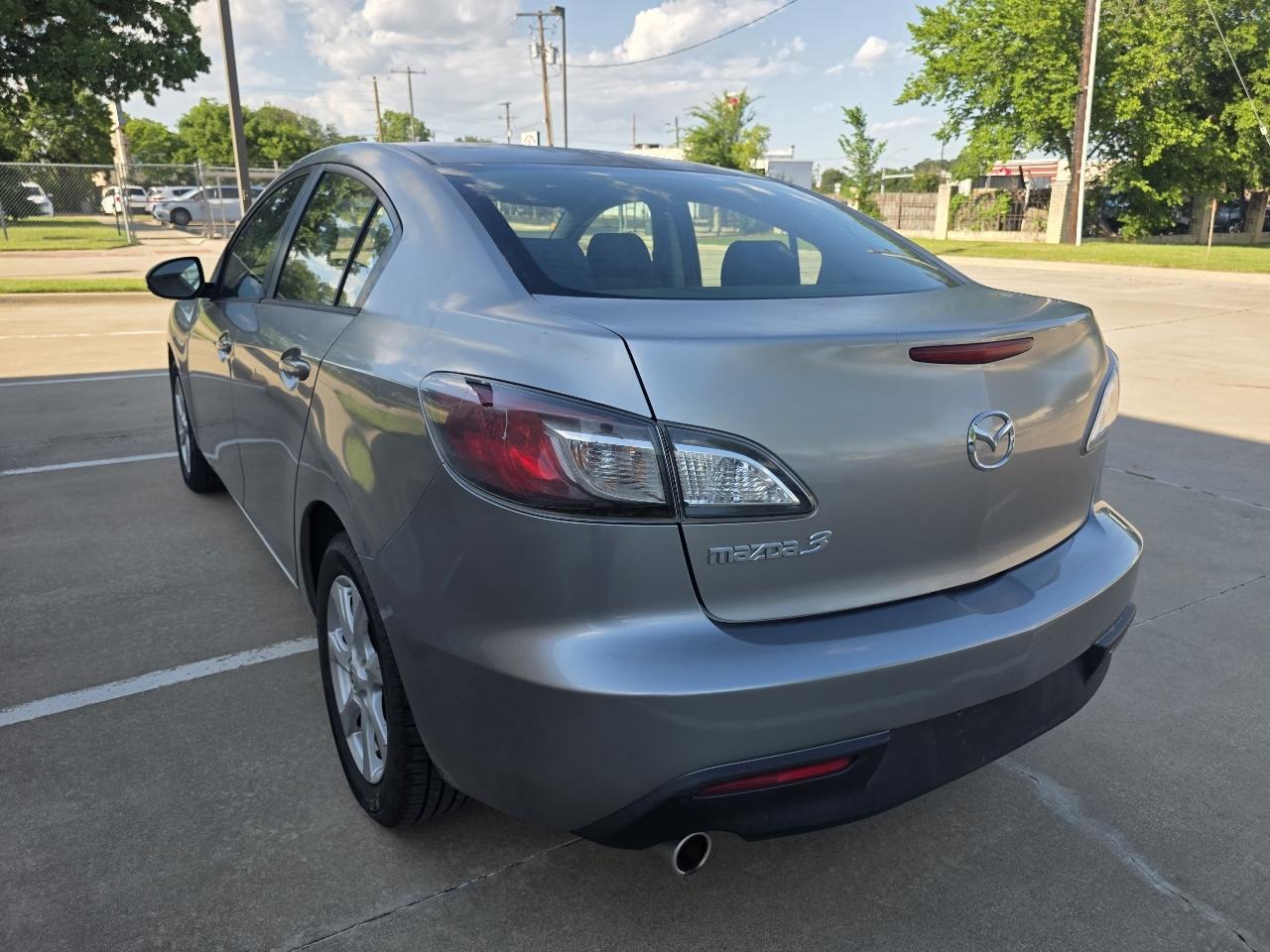 Mazda MAZDA3 i Touring 4-door 2010
