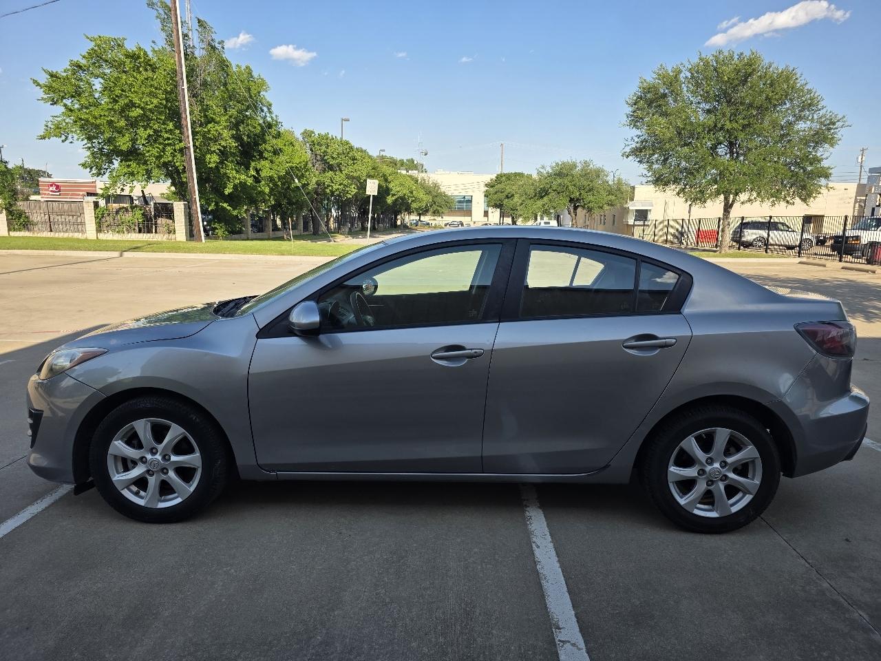 Mazda MAZDA3 i Touring 4-door 2010