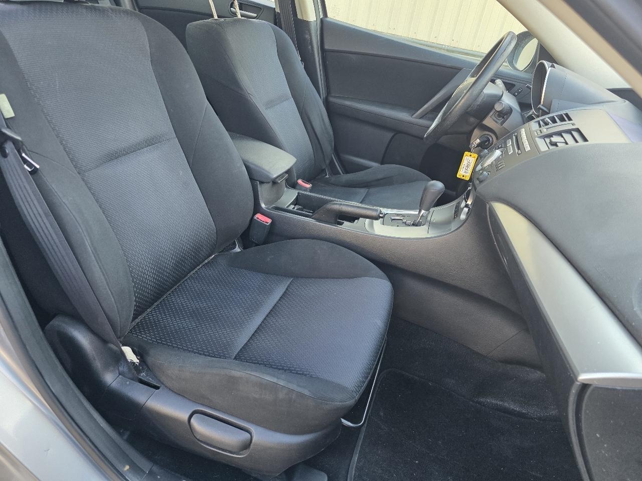 Mazda MAZDA3 i Touring 4-door 2010