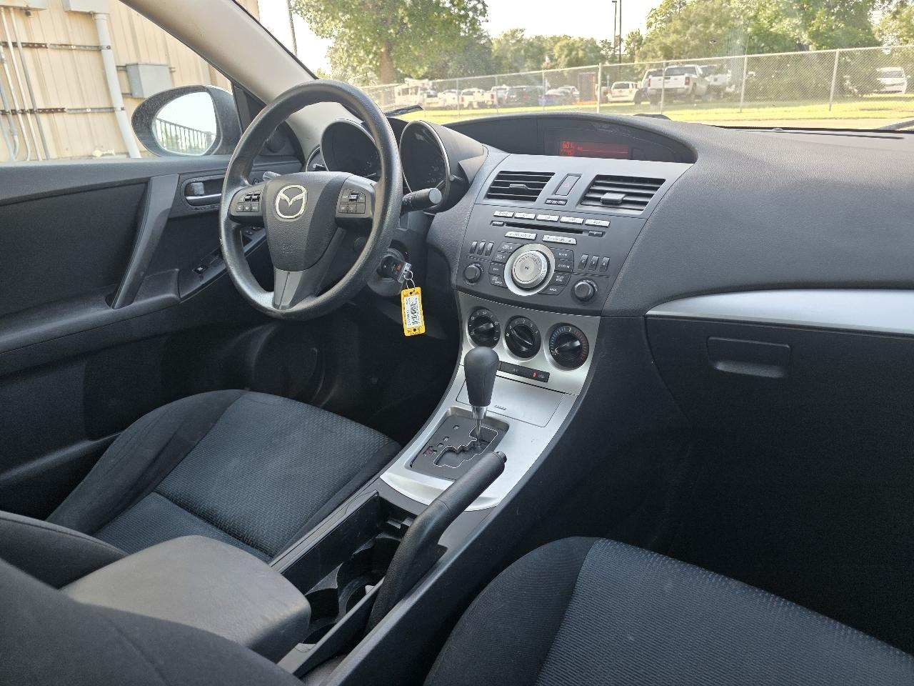 Mazda MAZDA3 i Touring 4-door 2010