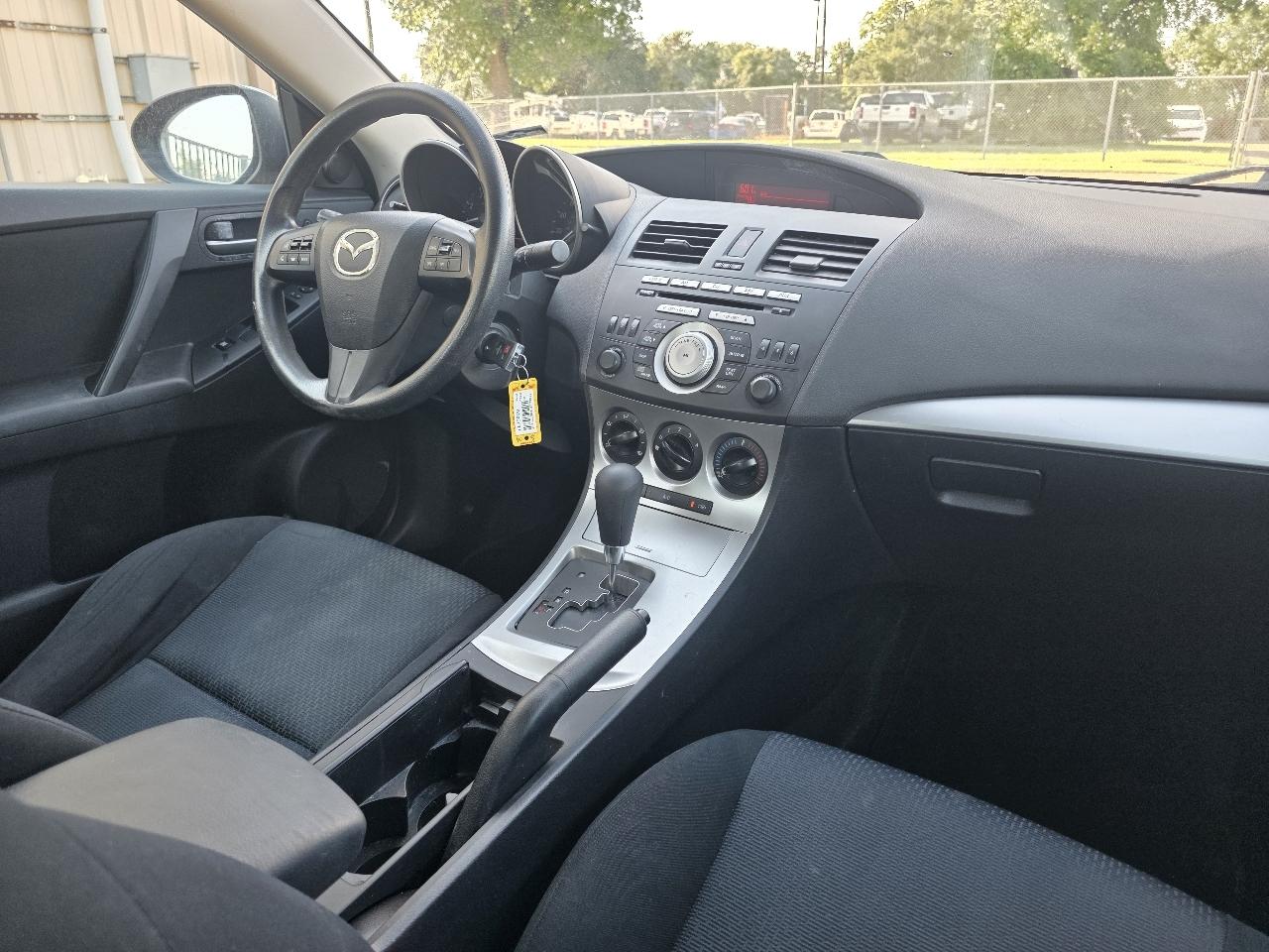 Mazda MAZDA3 i Touring 4-door 2010