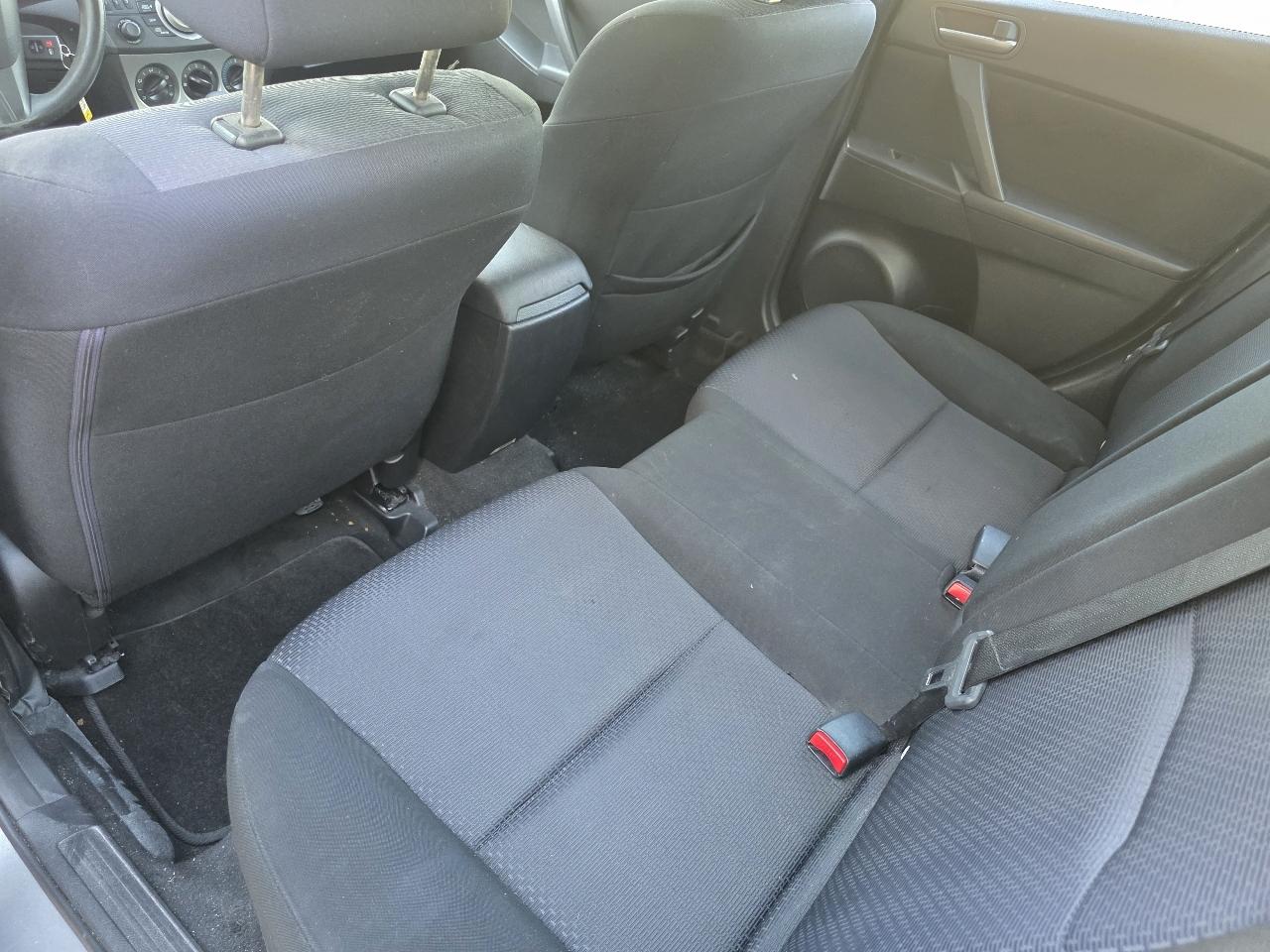 Mazda MAZDA3 i Touring 4-door 2010