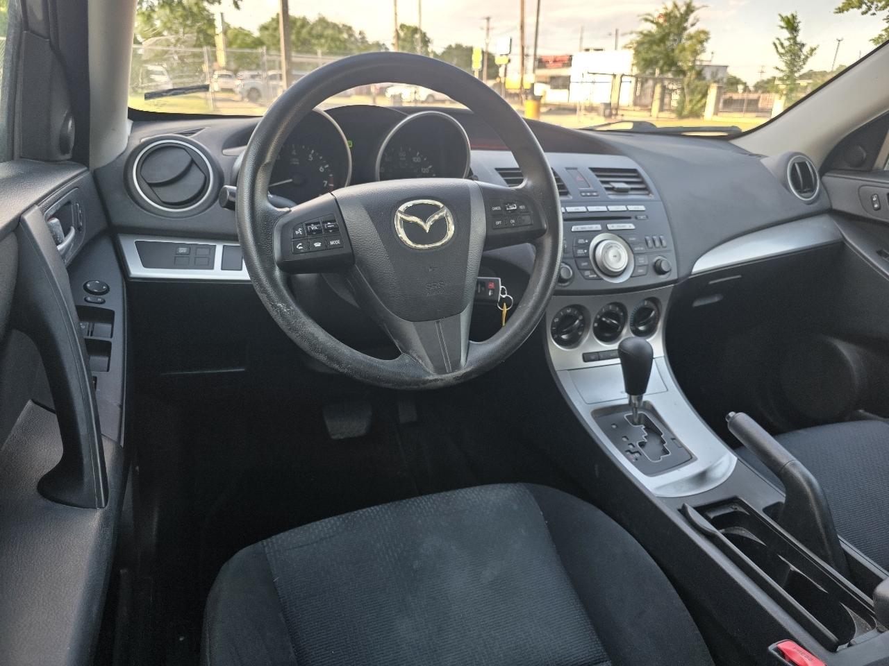 Mazda MAZDA3 i Touring 4-door 2010