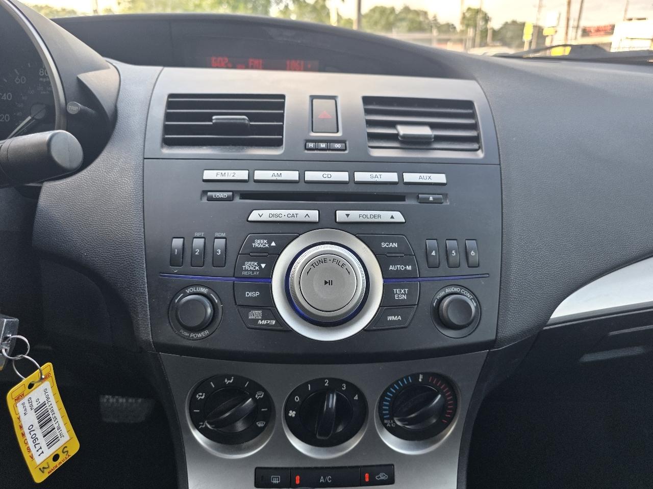 Mazda MAZDA3 i Touring 4-door 2010
