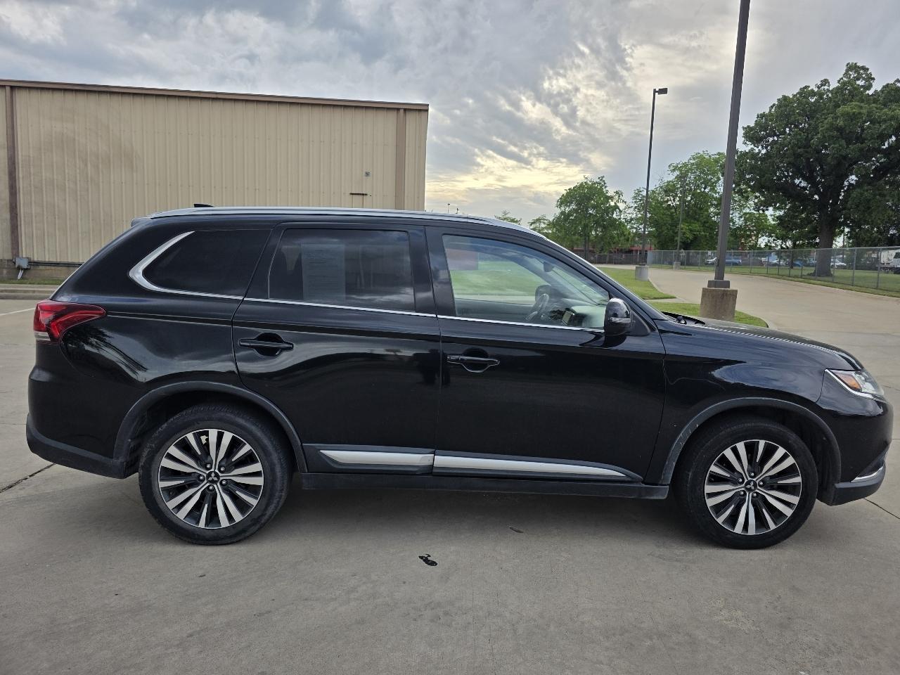 Mitsubishi Outlander SE 2WD 2020
