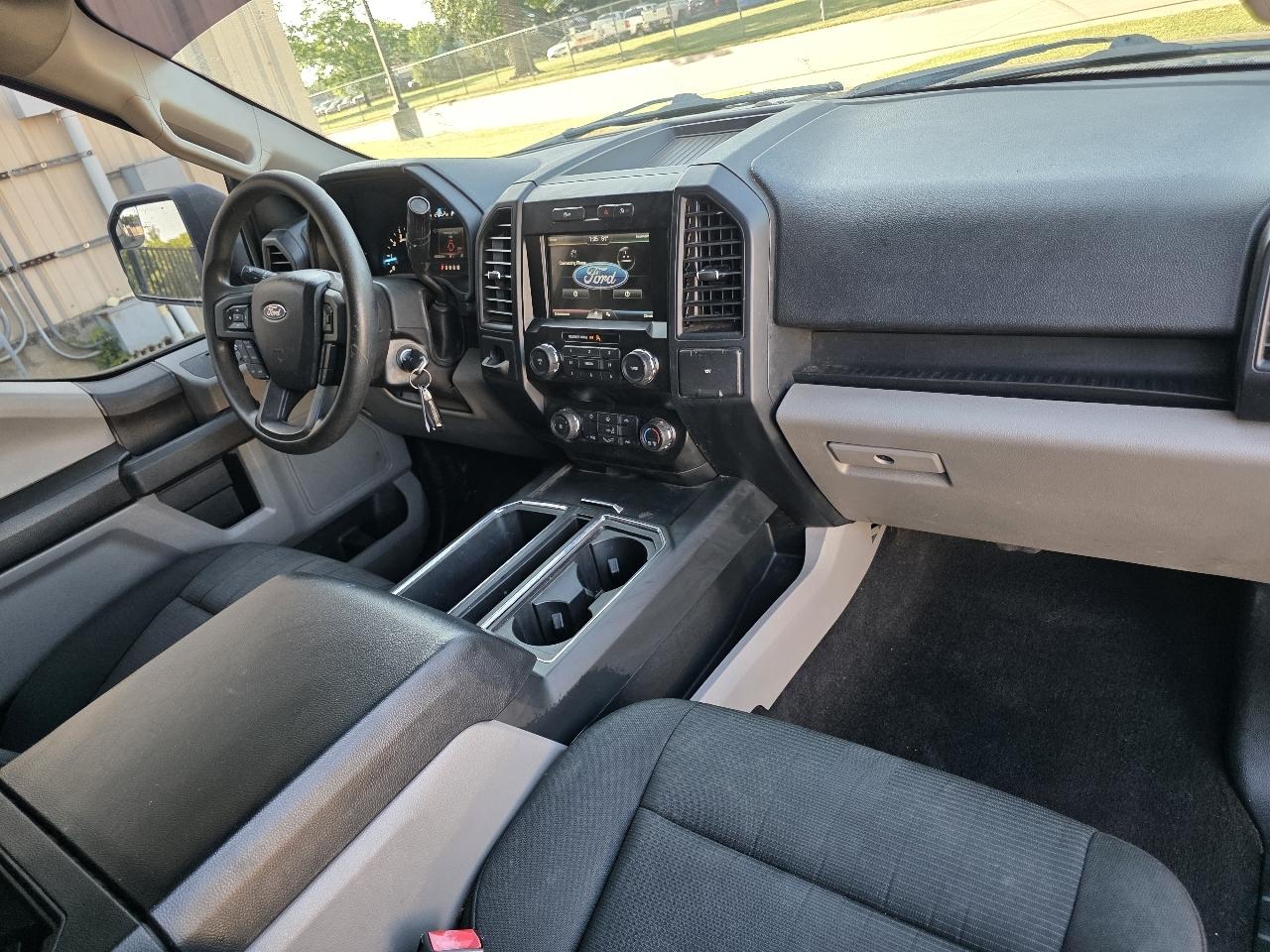 Ford F-150 2WD SuperCrew 145" STX 2019