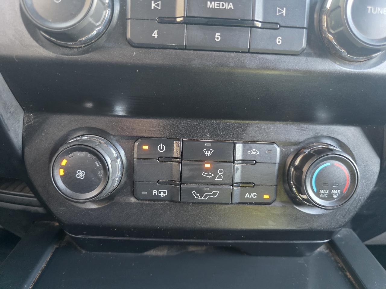 Ford F-150 2WD SuperCrew 145" STX 2019