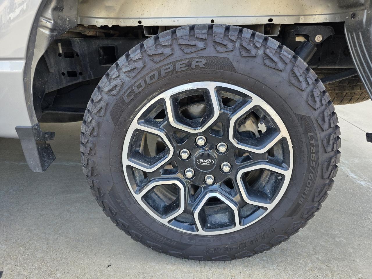 Ford F-150 2WD SuperCrew 145" STX 2023