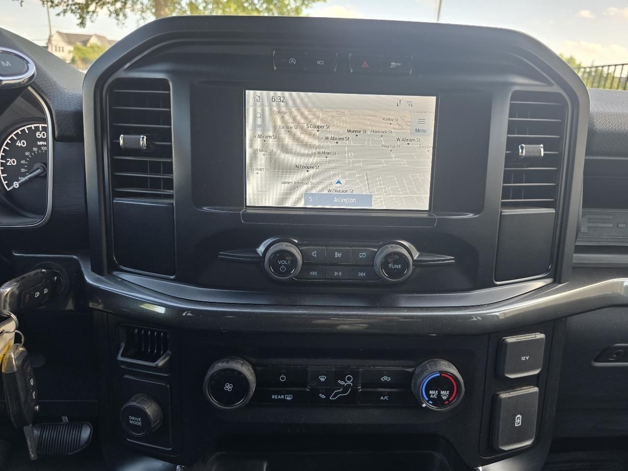 Ford F-150 2WD SuperCrew 145" STX 2023