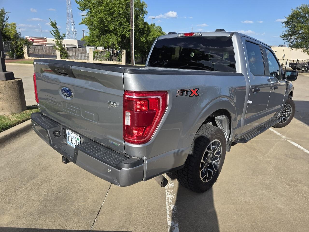 Ford F-150 2WD SuperCrew 145" STX 2023