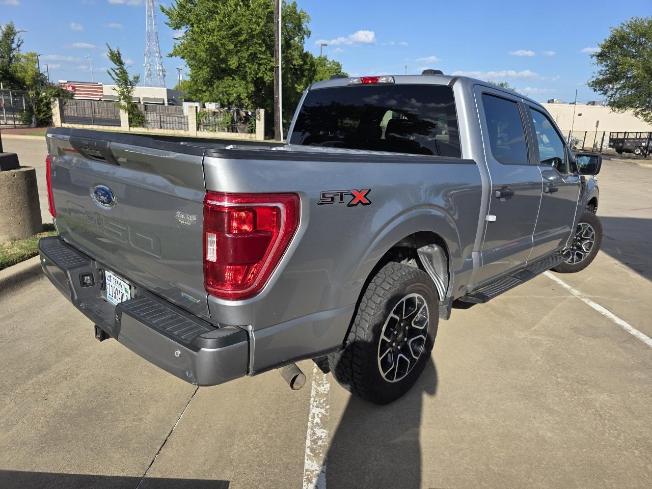 Ford F-150 2WD SuperCrew 145" STX 2023