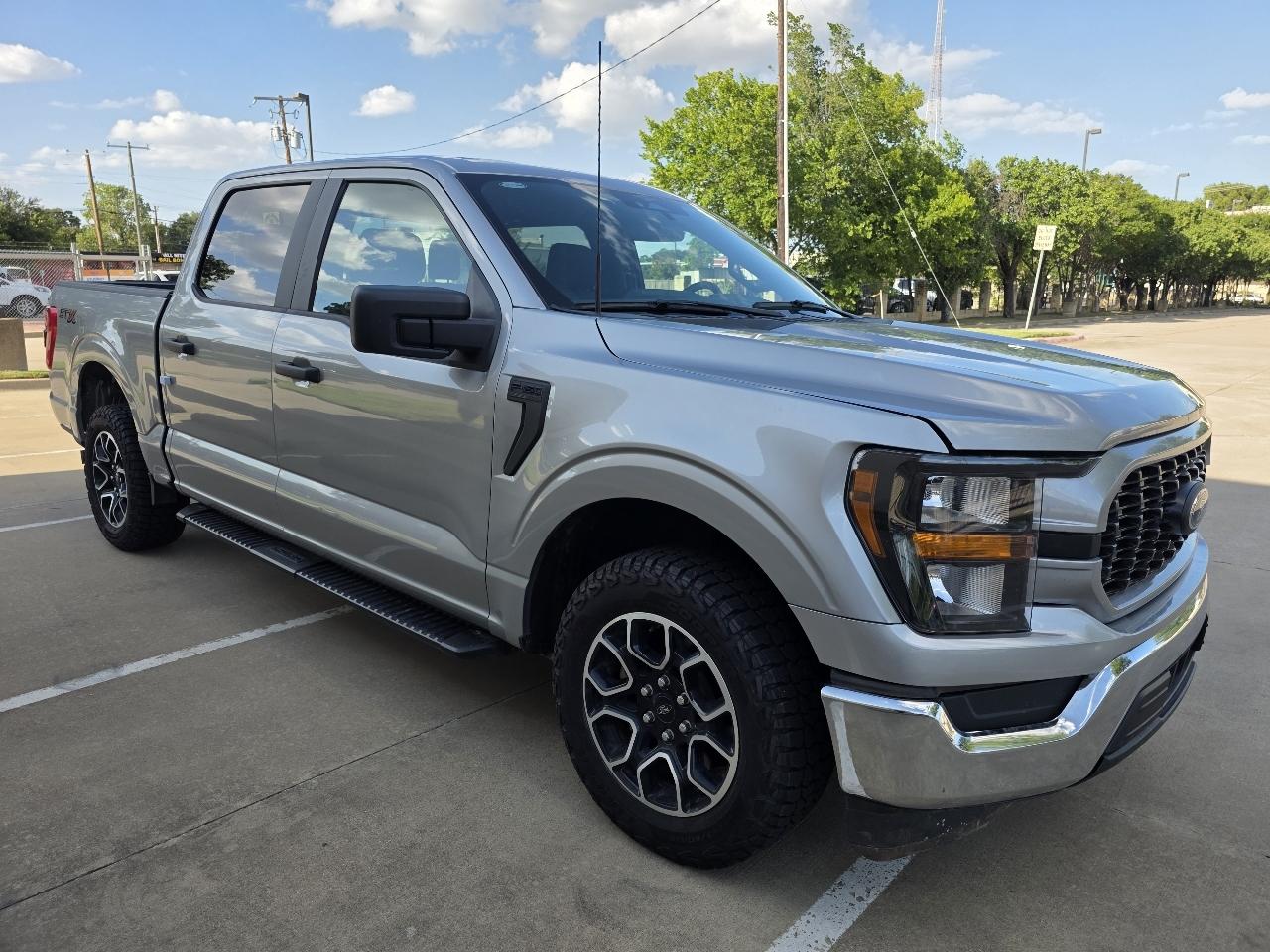 Ford F-150 2WD SuperCrew 145" STX 2023