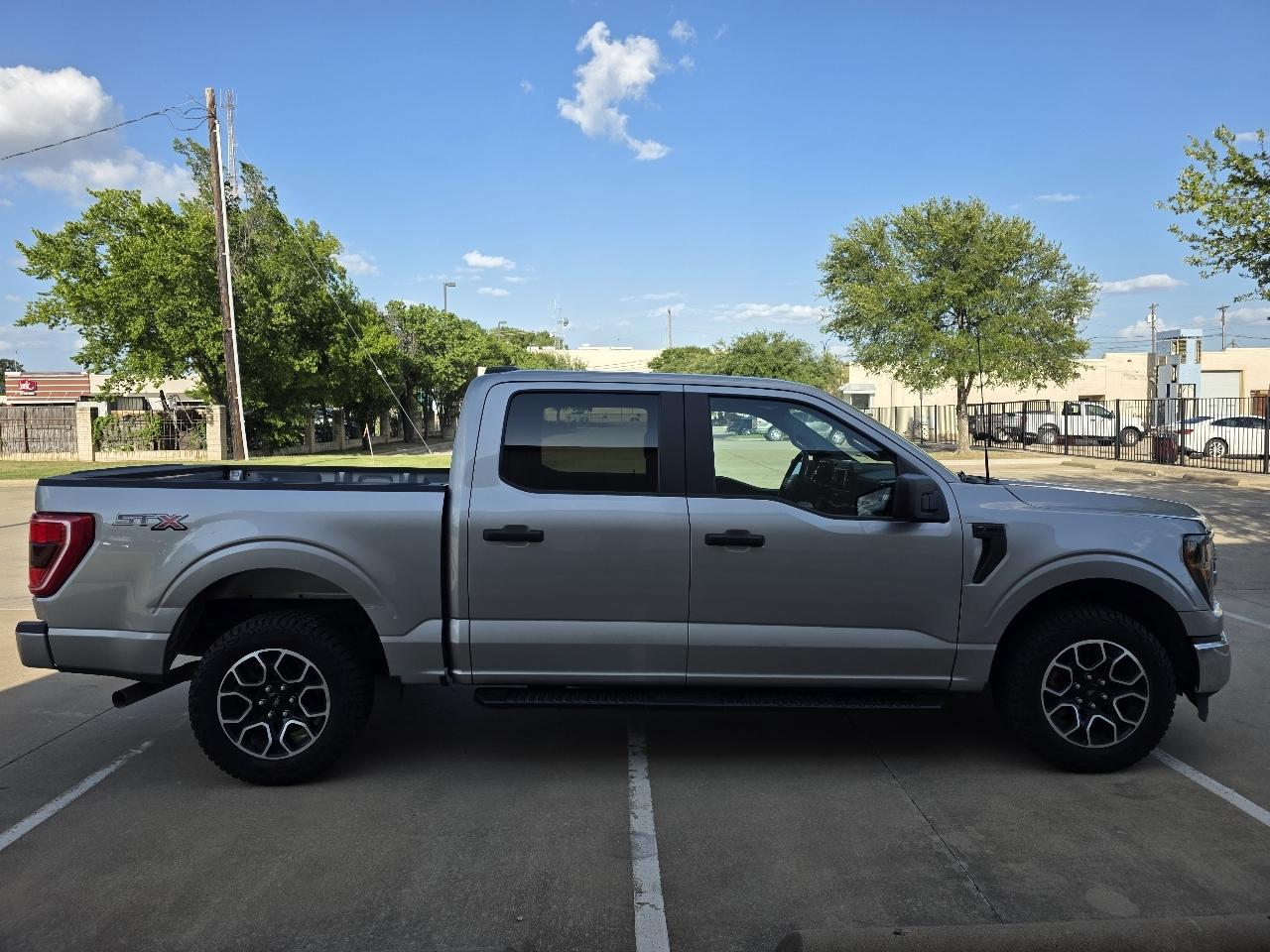 Ford F-150 2WD SuperCrew 145" STX 2023