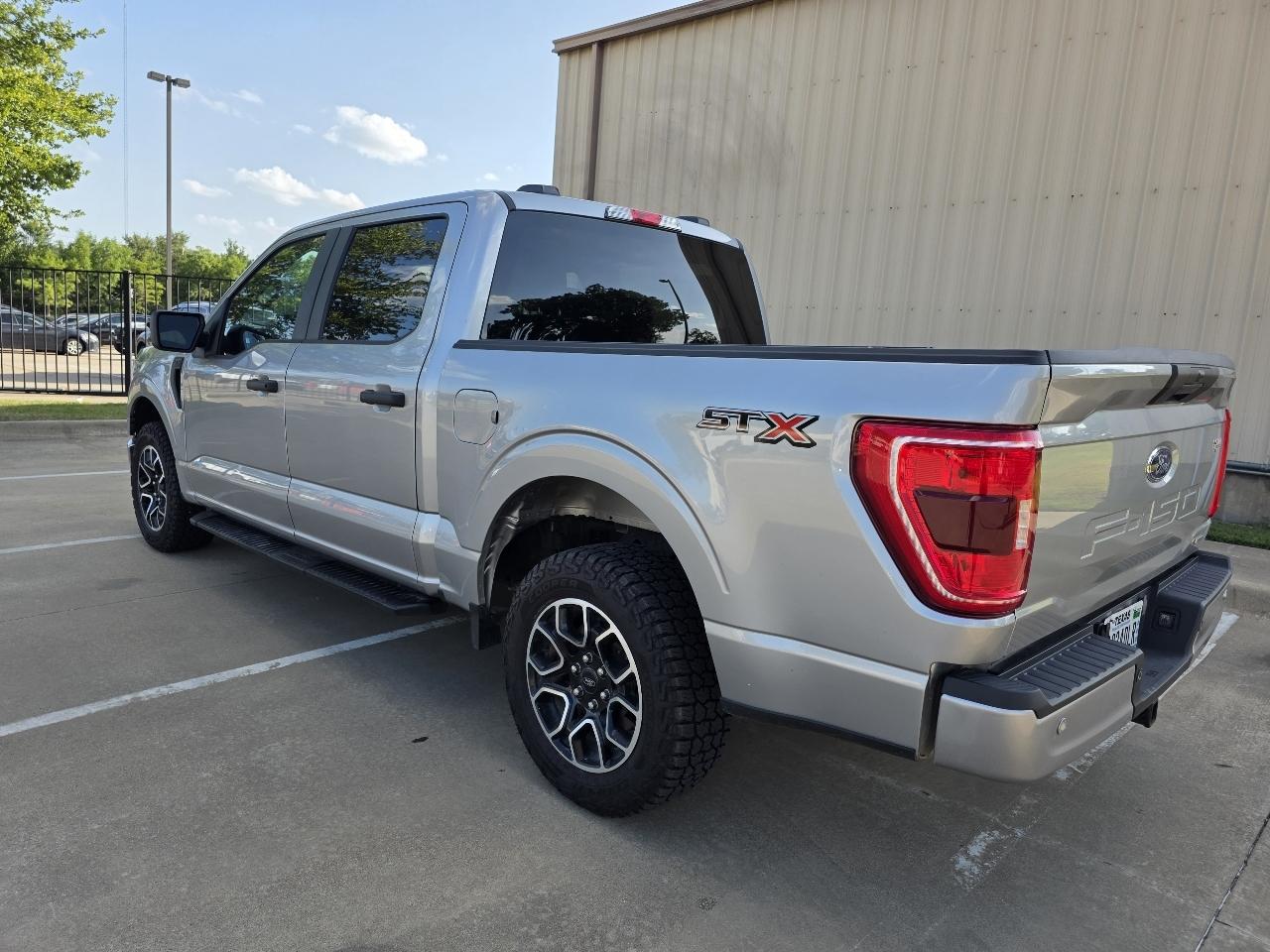Ford F-150 2WD SuperCrew 145" STX 2023