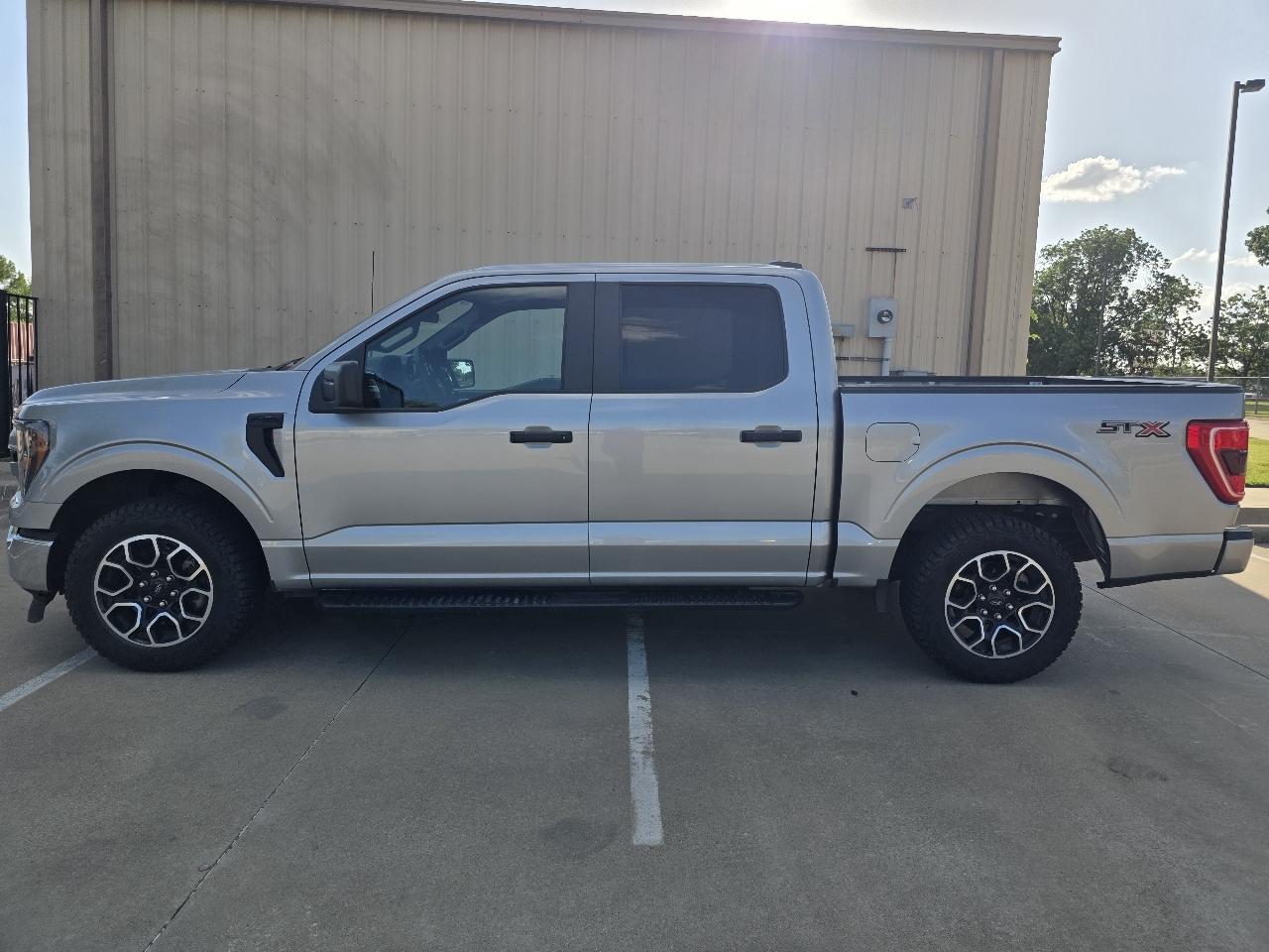 Ford F-150 2WD SuperCrew 145" STX 2023