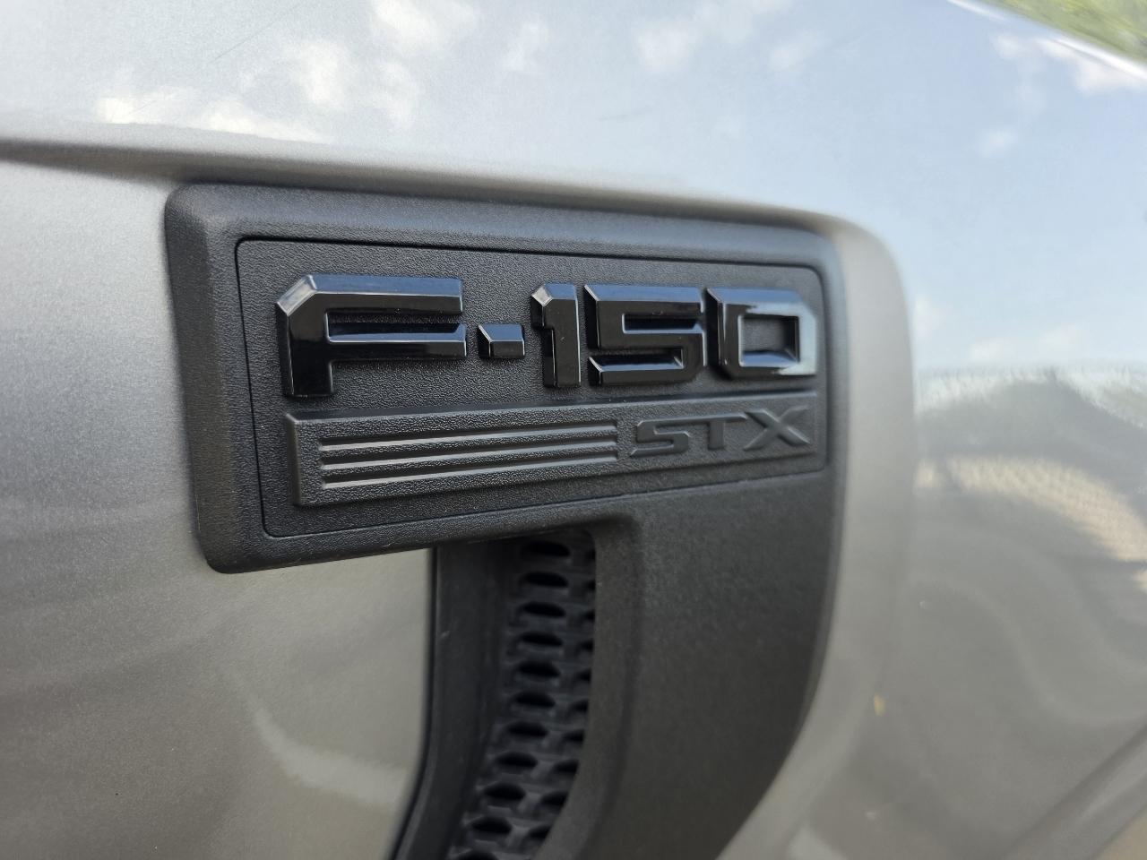 Ford F-150 2WD SuperCrew 145" STX 2023