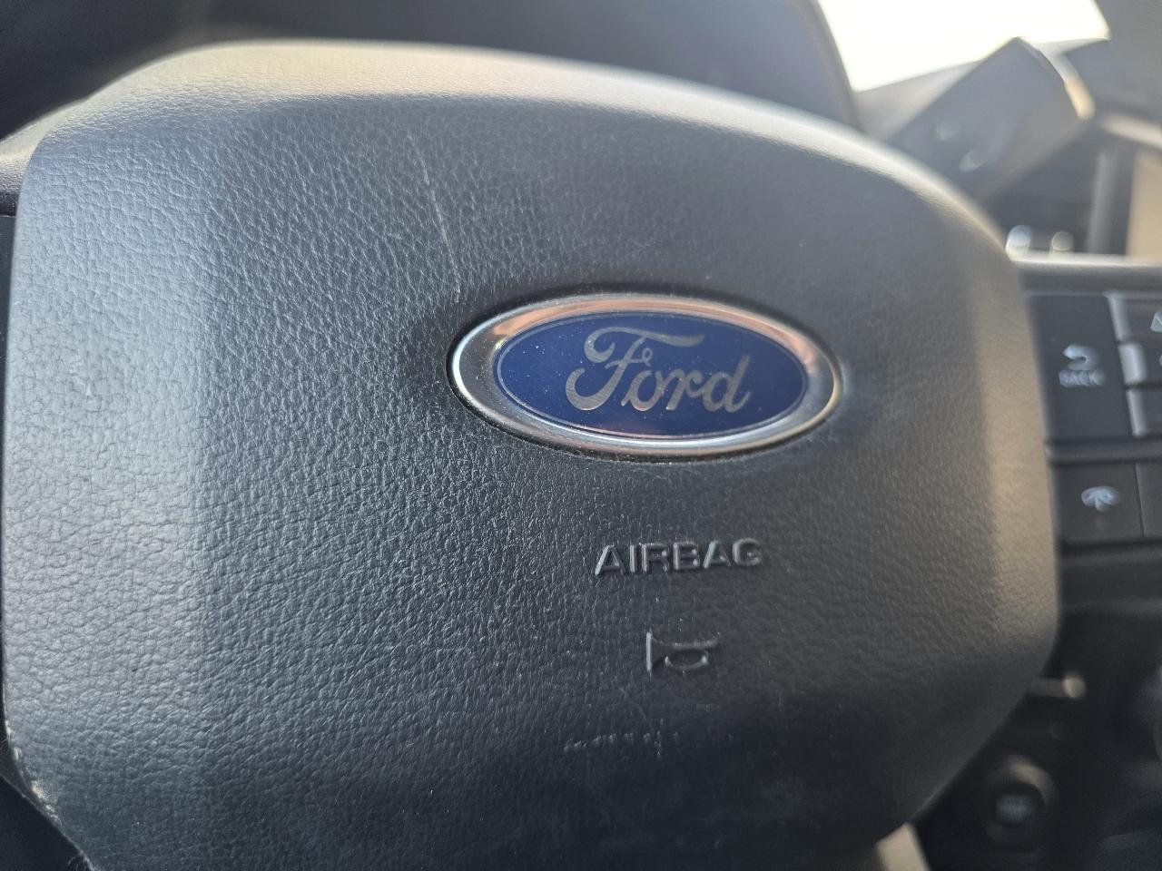 Ford F-150 2WD SuperCrew 145" STX 2023