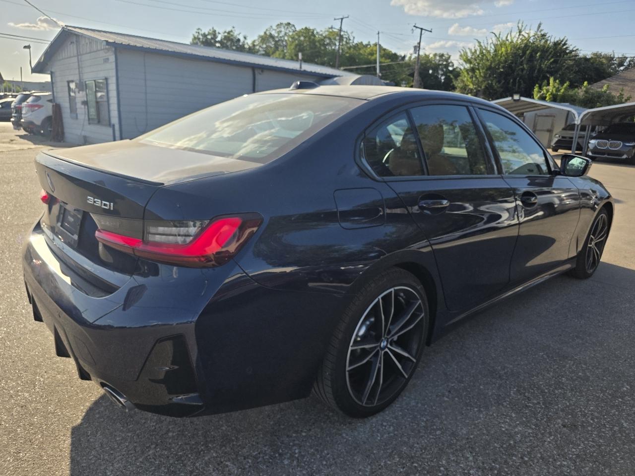 BMW 3-Series  2023