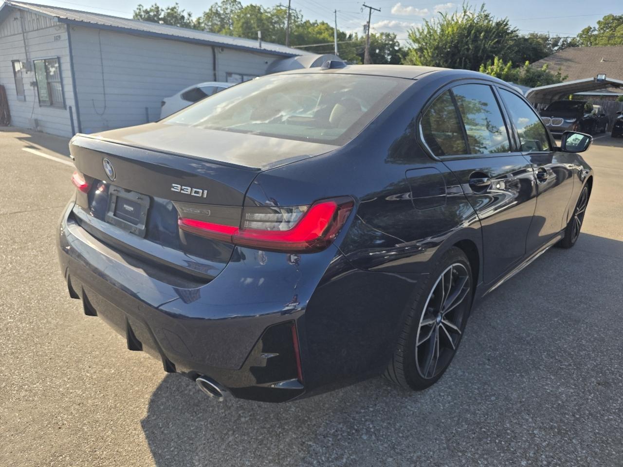 BMW 3-Series  2023