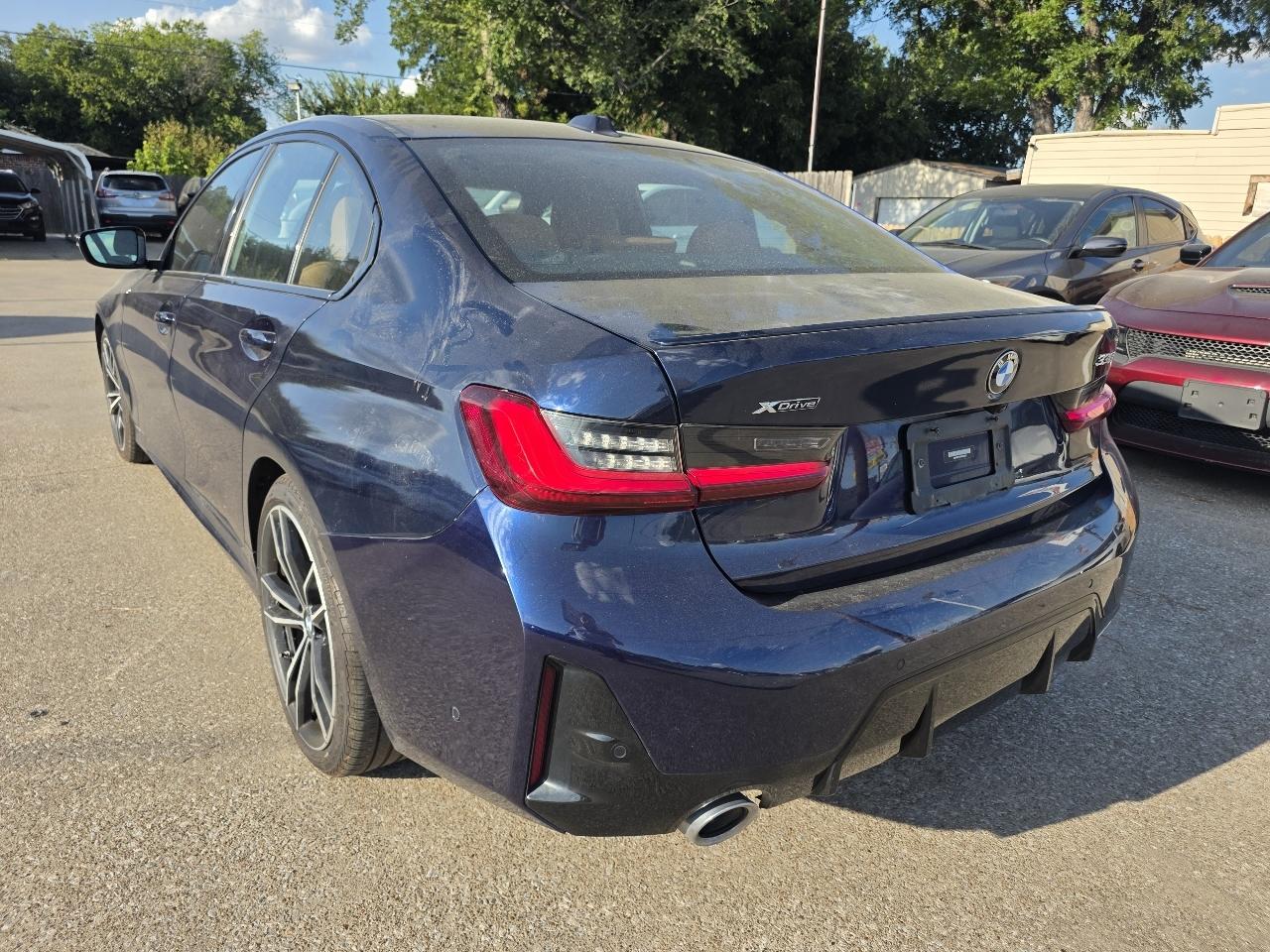 BMW 3-Series  2023