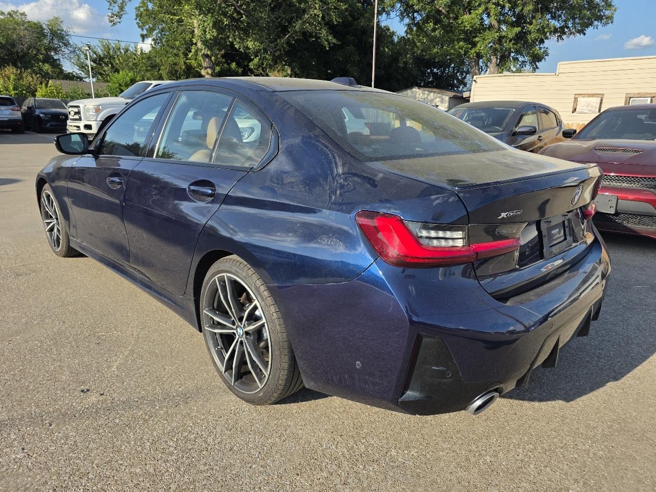 BMW 3-Series  2023