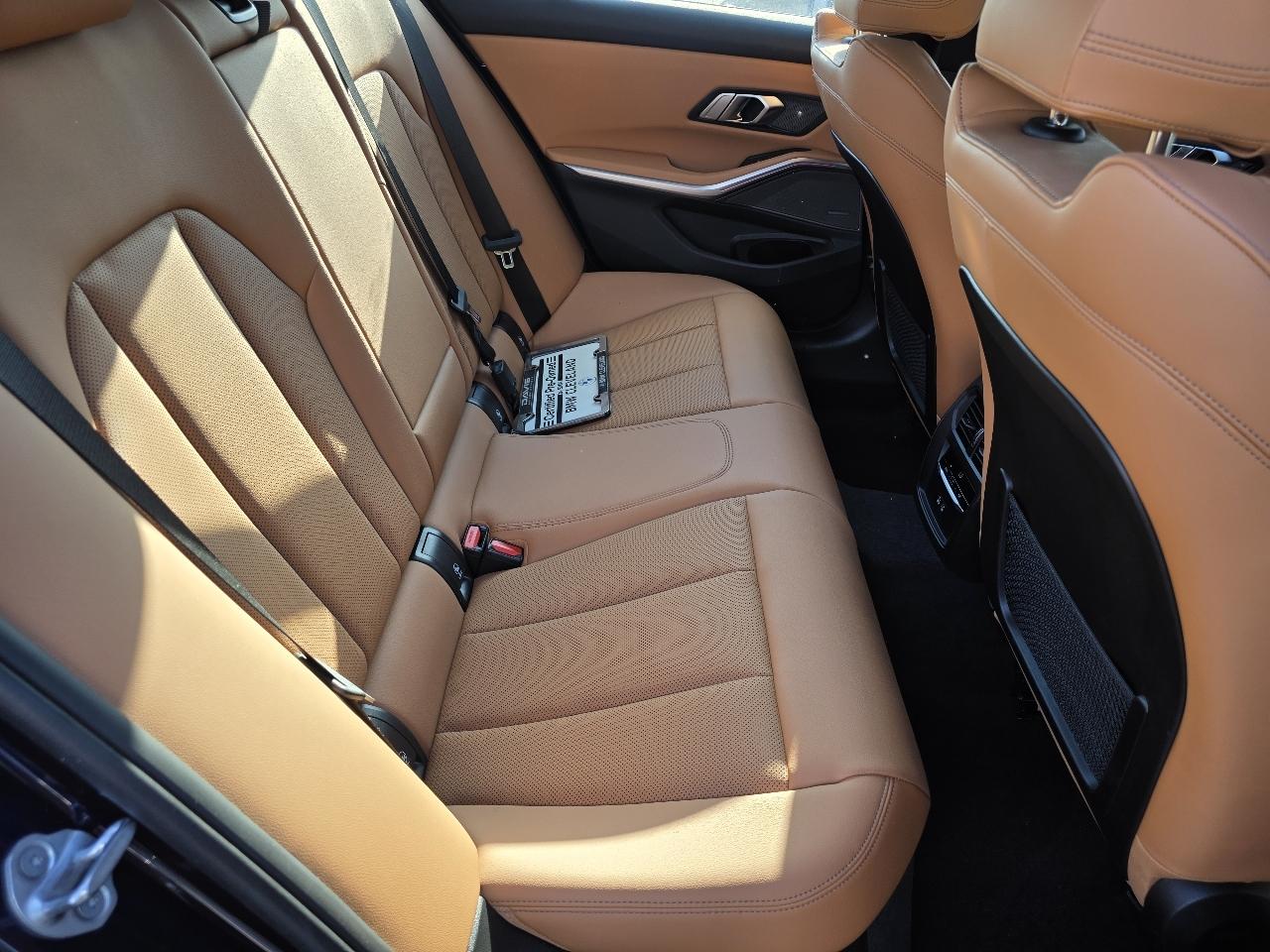 BMW 3-Series  2023
