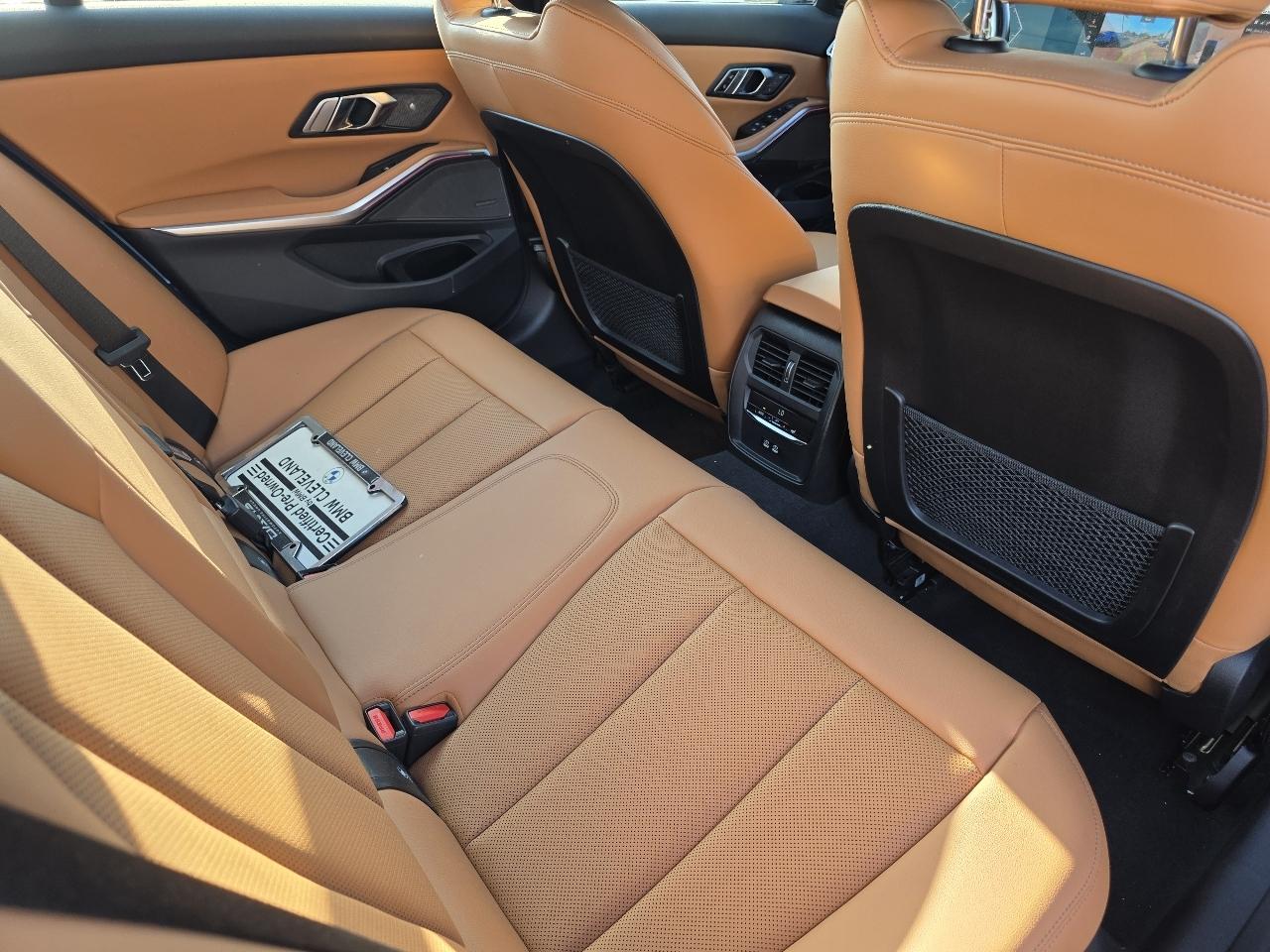 BMW 3-Series  2023