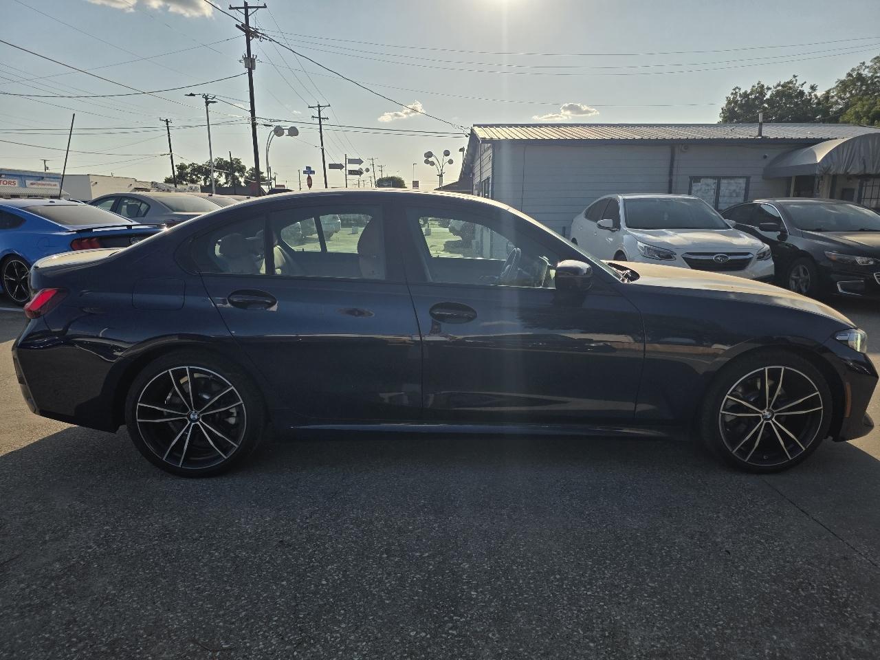 BMW 3-Series  2023