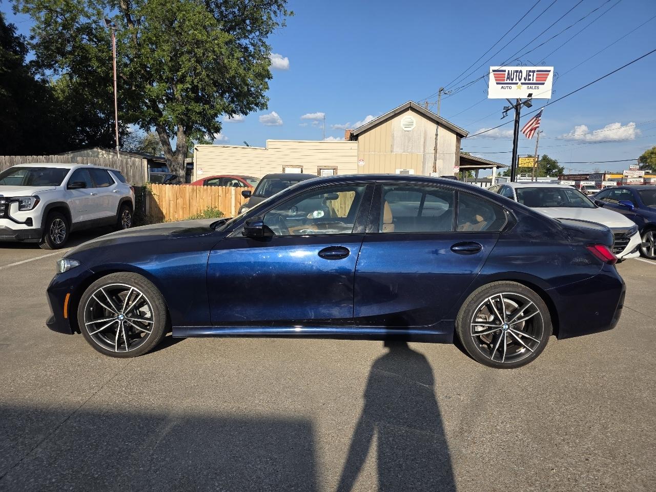 BMW 3-Series  2023
