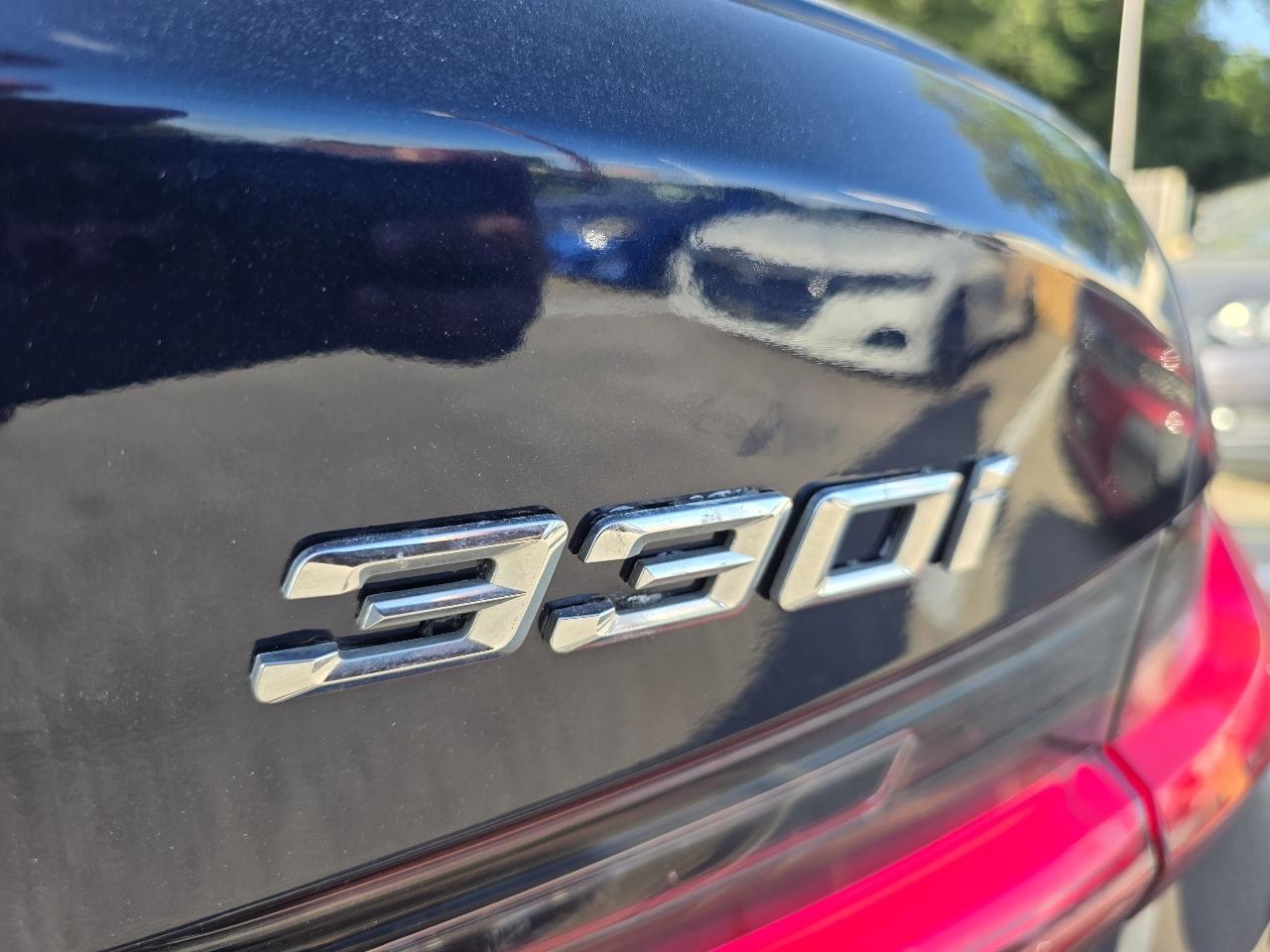 BMW 3-Series  2023