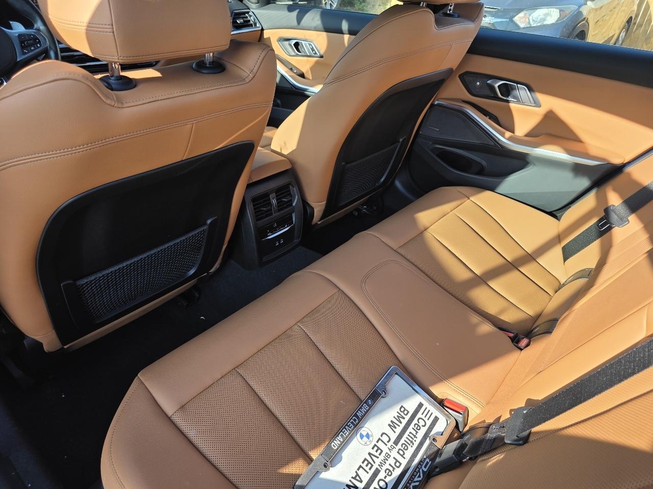 BMW 3-Series  2023