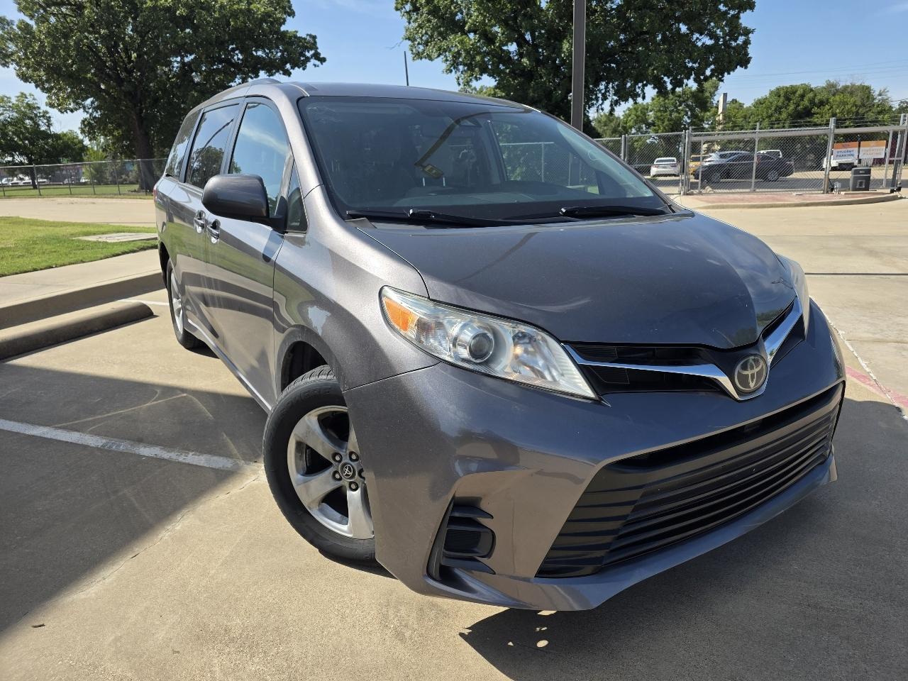 Toyota Sienna LE 8-Passenger 2020